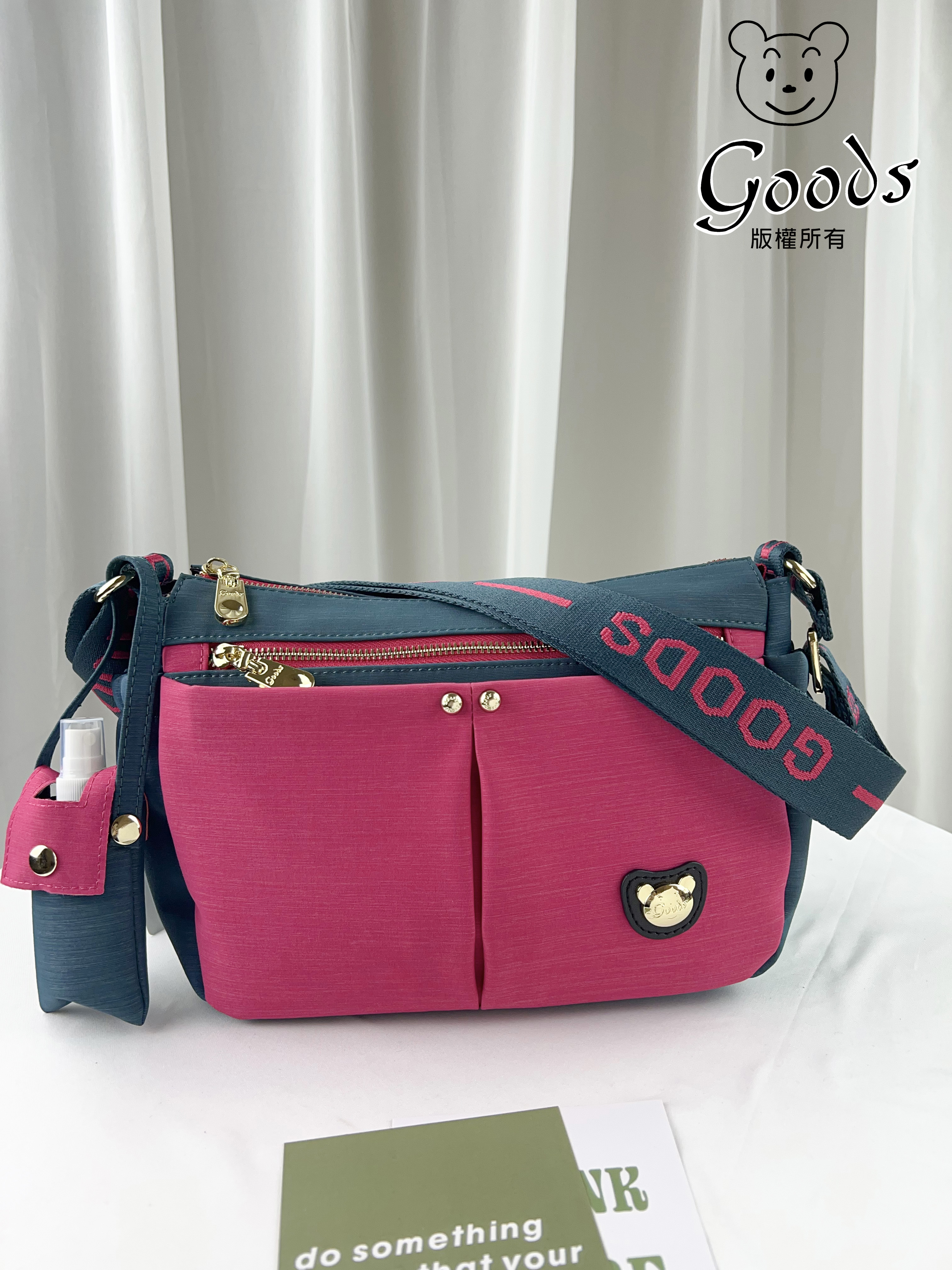 GOODS 綠桃拼色 防潑水側背包 附酒精保護套+酒精瓶   #2806