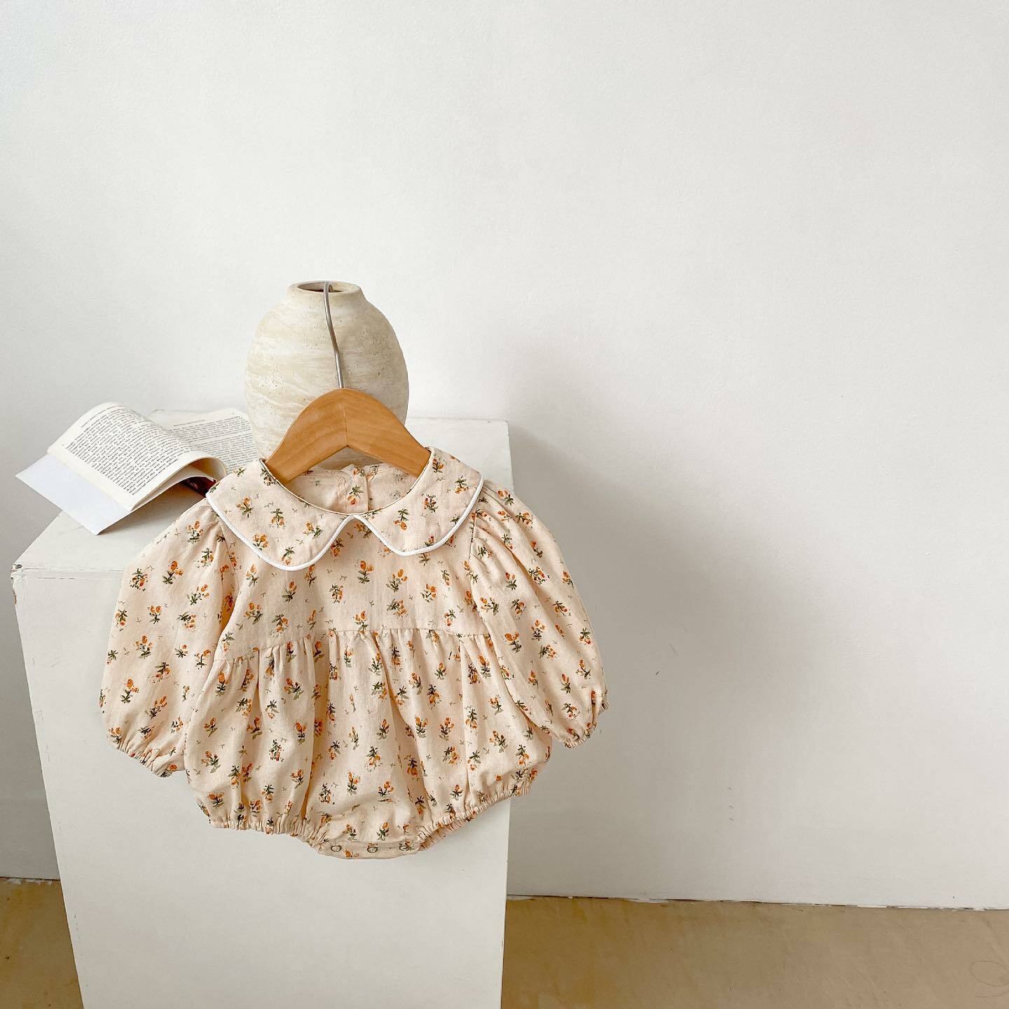 娃娃領碎花包屁衣