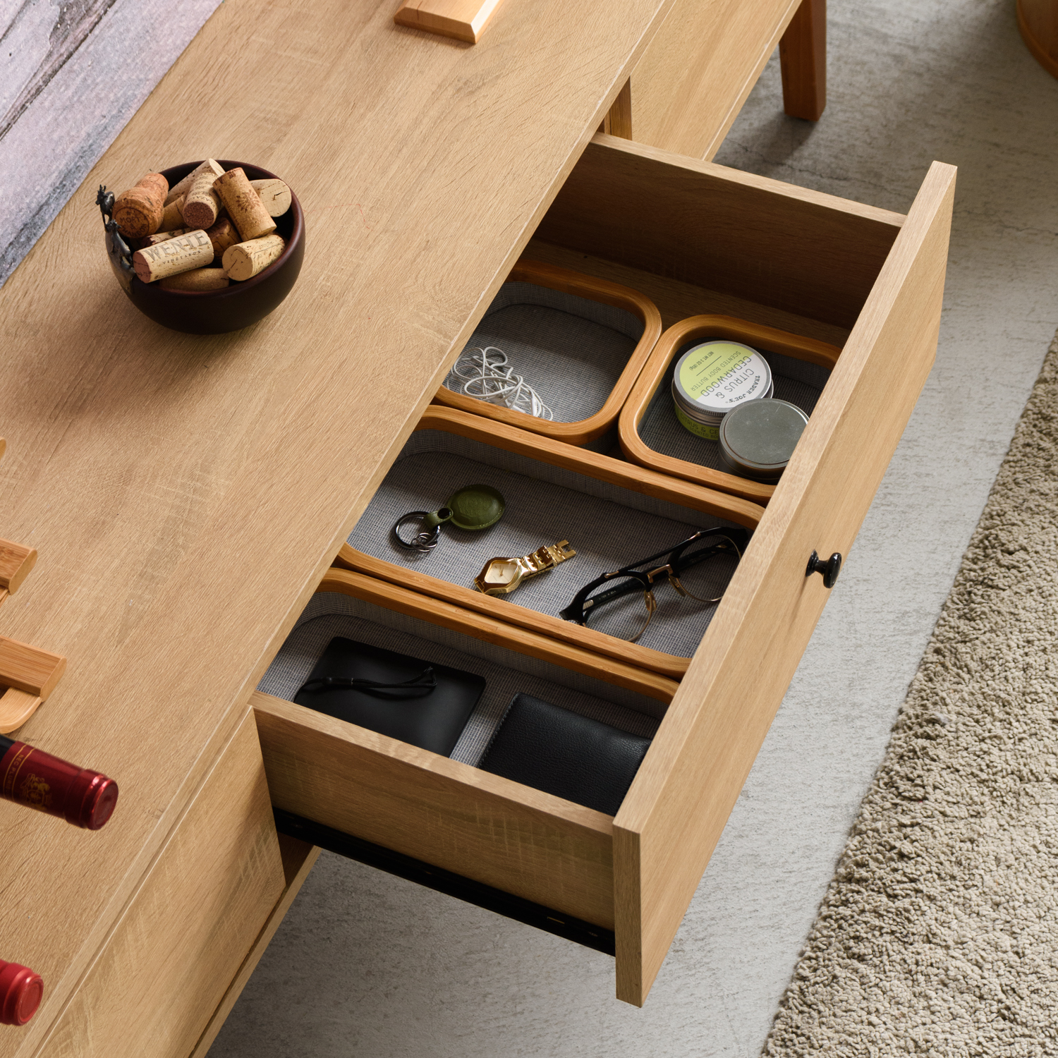 Walt 收納淺盤提供兩種規格: 正方形與長方形,可以當作抽屜裡的分格收納盤