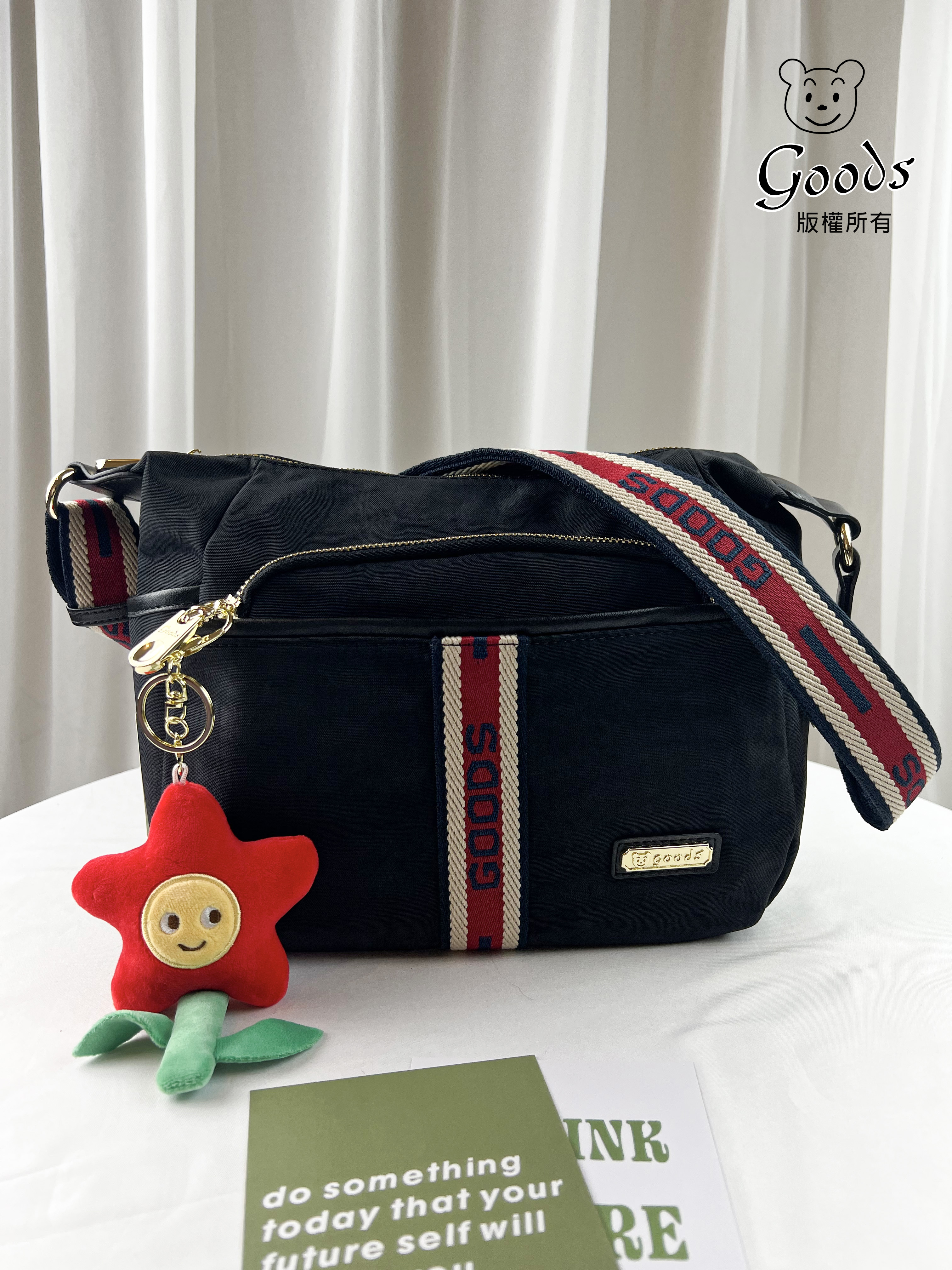 GOODS 織帶黑 防潑水側背包 附吊飾   #6153