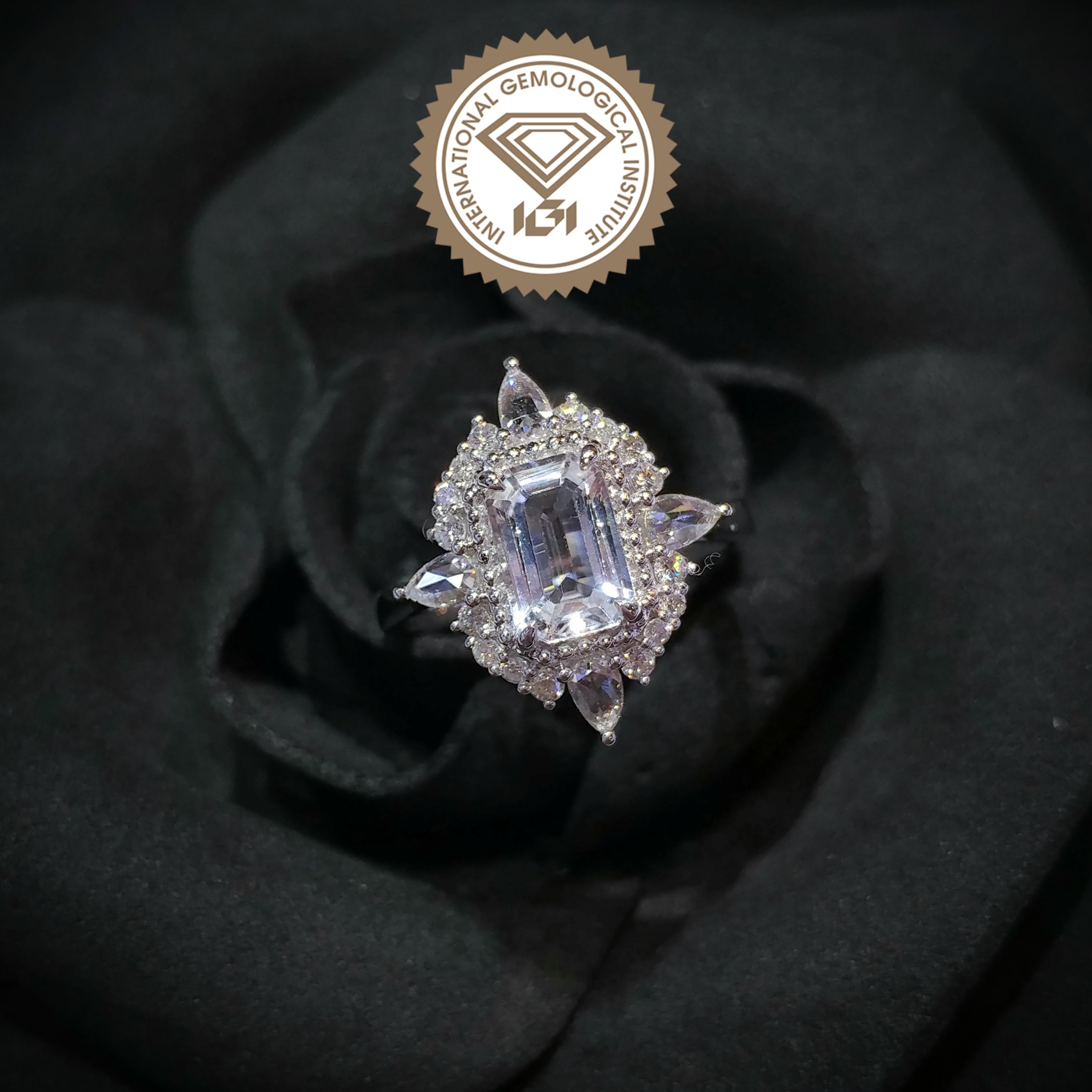 18K White Gold 1.17ct Apatite and Diamond Ring