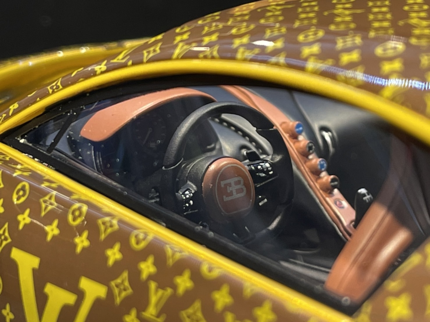 1/18 HH Model Bugatti Chiron Louis Vuitton Edition Resin Car Model