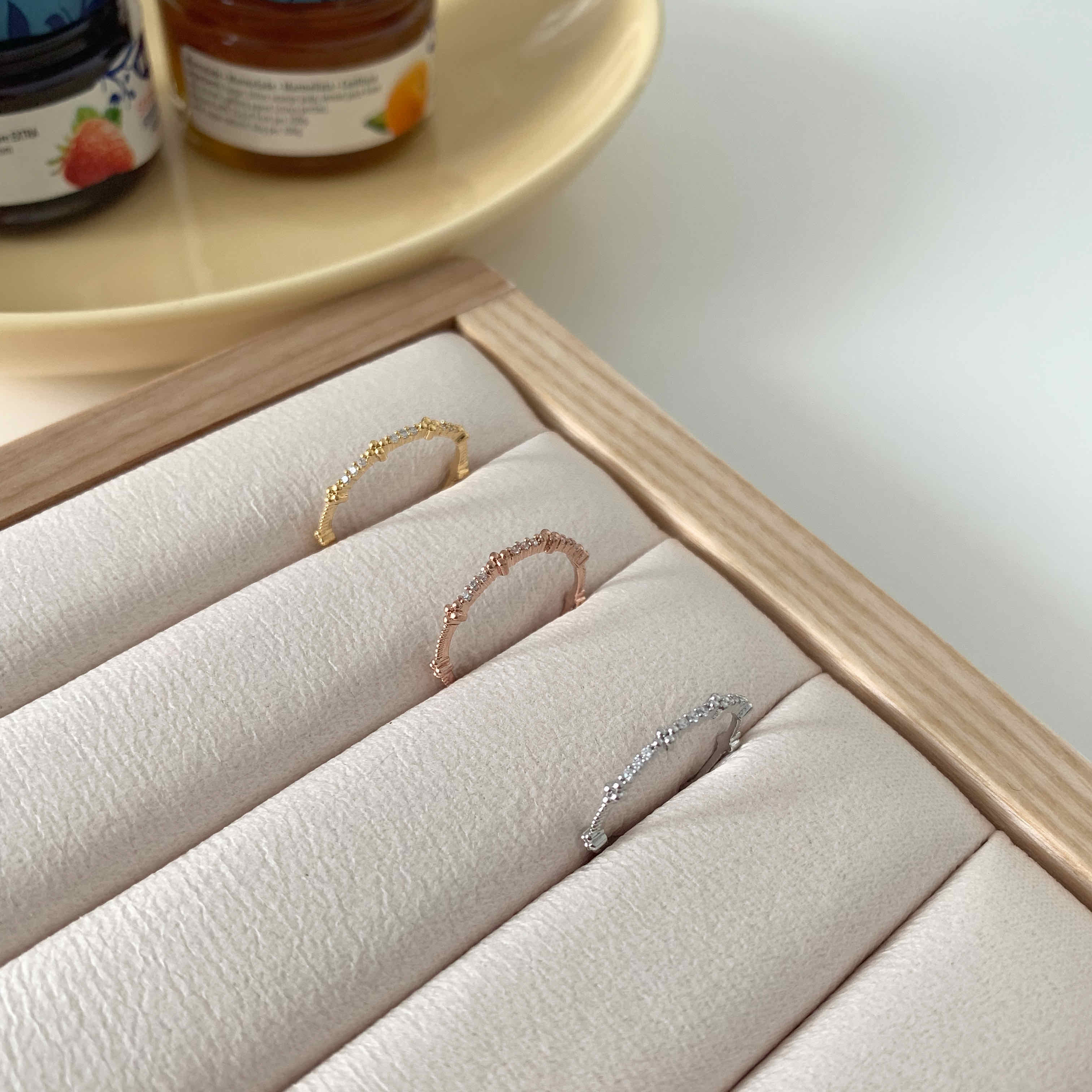 🇰🇷百搭推薦！精緻小花碎鑽線戒｜3 color