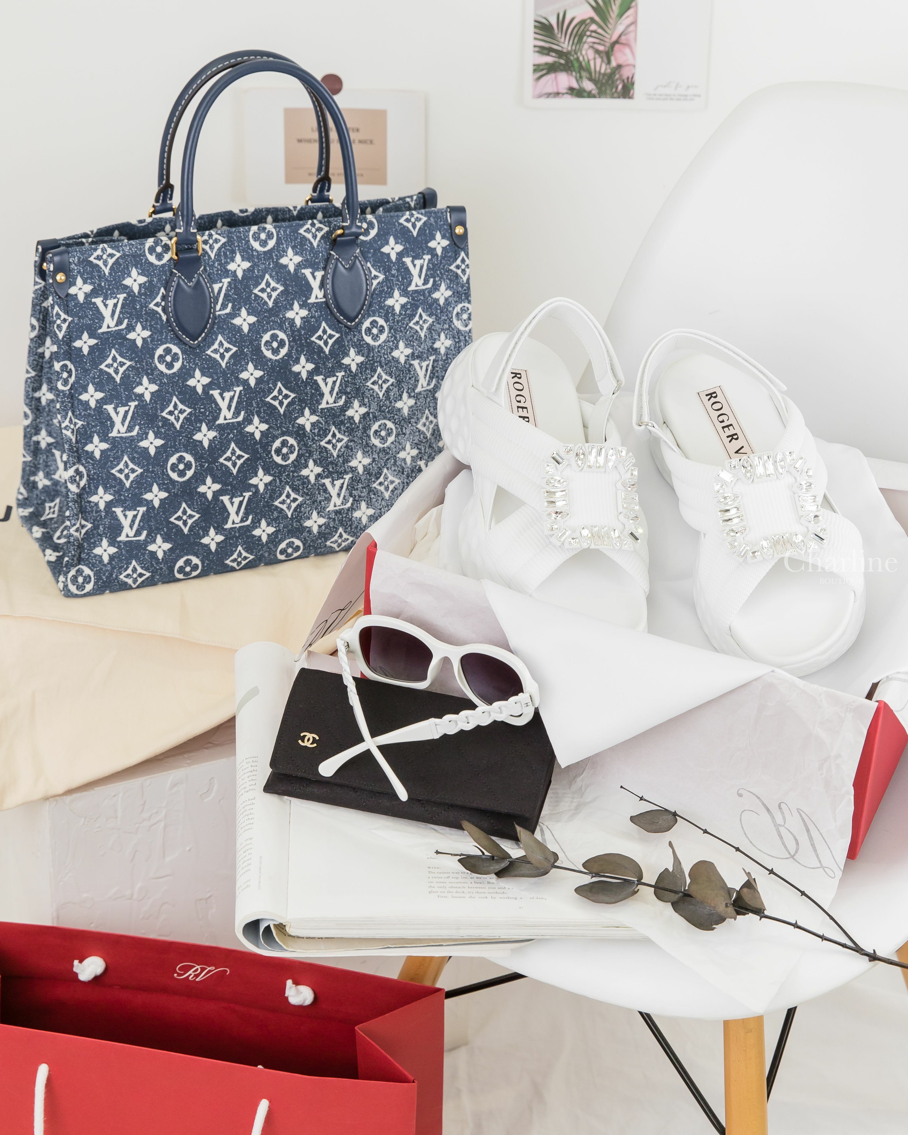 Chanel Sunglasses 白色方框灰紫色漸層鏡片側邊同色鏈帶太陽眼鏡,Roger Vivier Sandals 白色水晶方釦太空棉交叉厚底涼鞋,LV Tote 漸層海軍藍底丹寧布白色老花托特包-Charline Boutique 精品代購