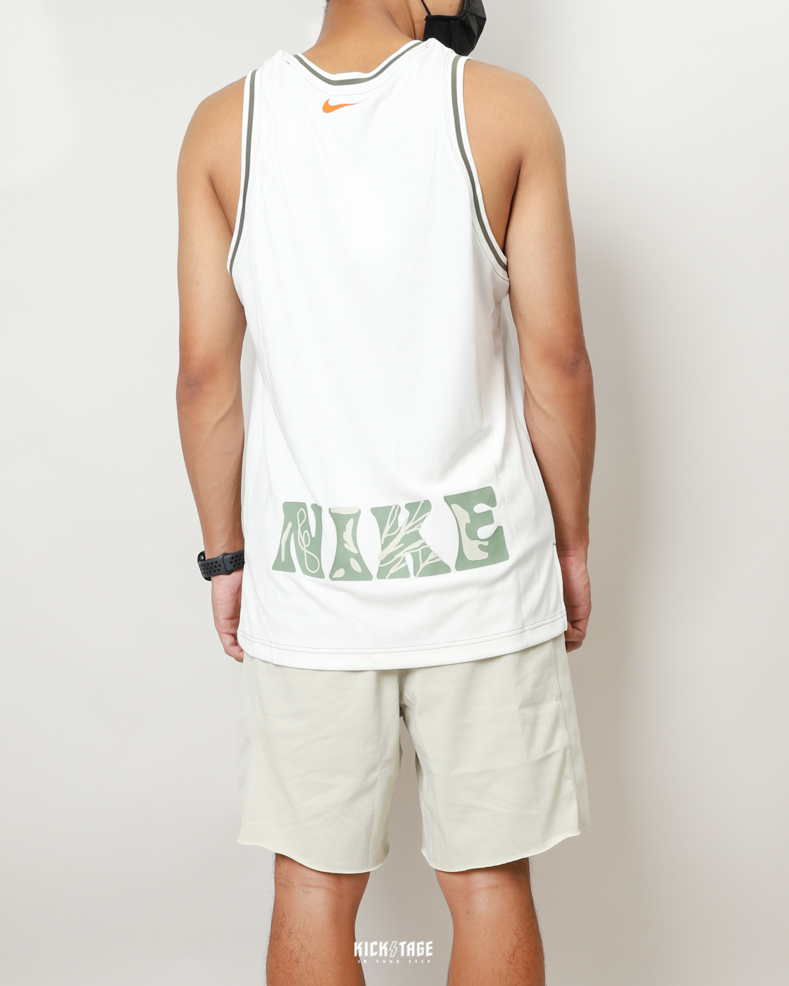 **特價商品售出不退換**男款 NIKE JUST DO IT TANK 米白綠 大勾 塗鴉 縫線 網眼透氣 運動背心 球衣【DX6137-133】