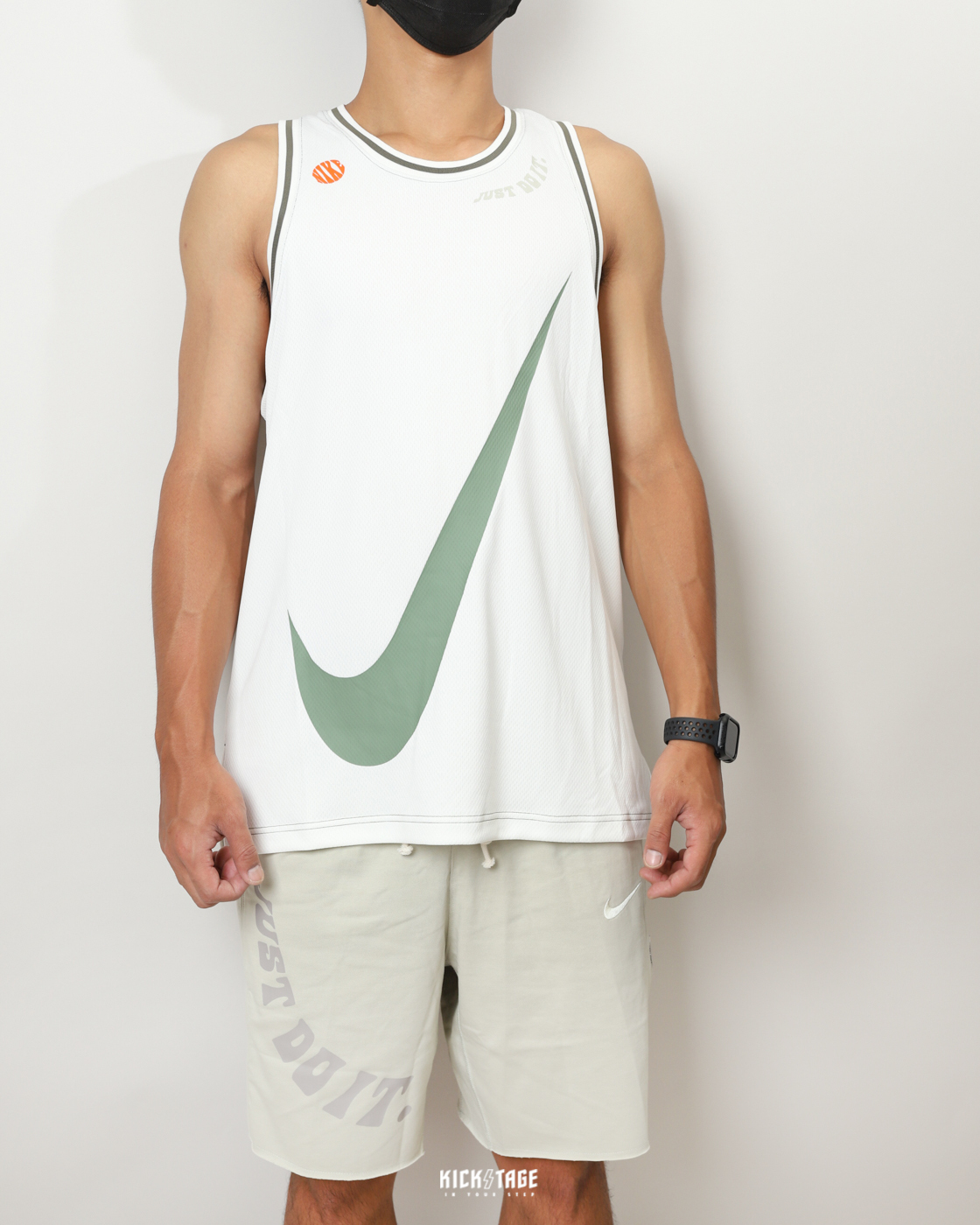 **特價商品售出不退換**男款 NIKE JUST DO IT TANK 米白綠 大勾 塗鴉 縫線 網眼透氣 運動背心 球衣【DX6137-133】