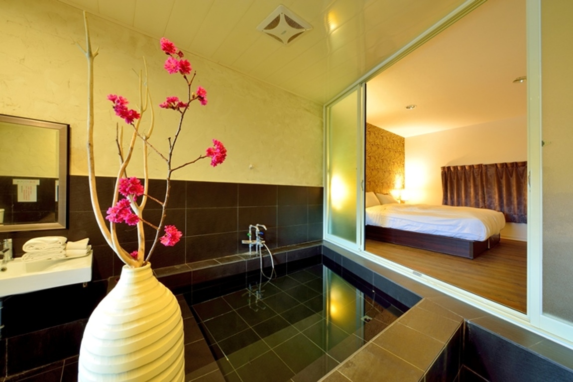 【苗栗】慈夢柔渡假會館 雙人房浴缸