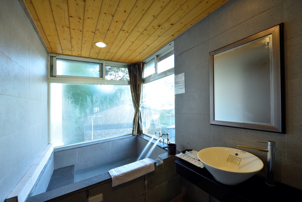 【苗栗】慈夢柔渡假會館 四人房浴間