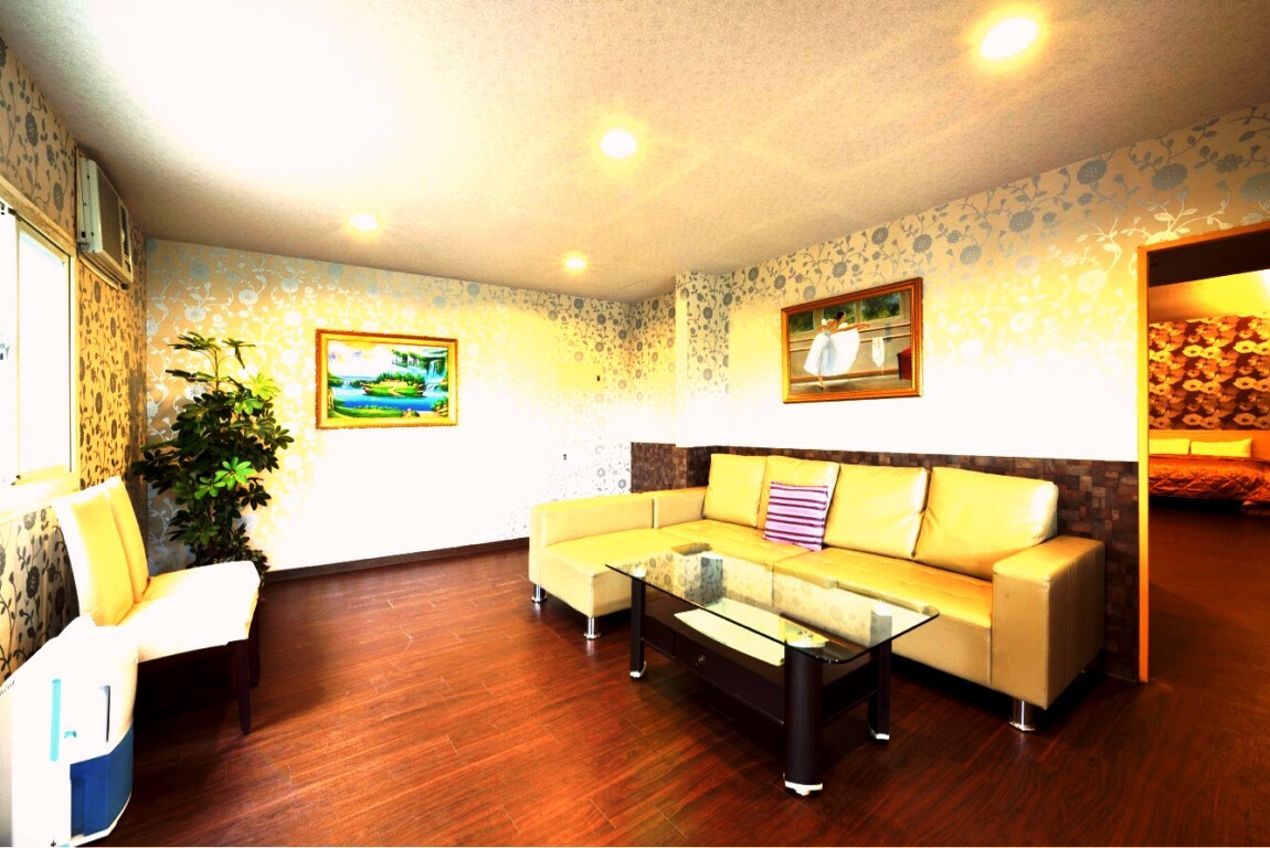 【苗栗】慈夢柔渡假會館 六人房客廳