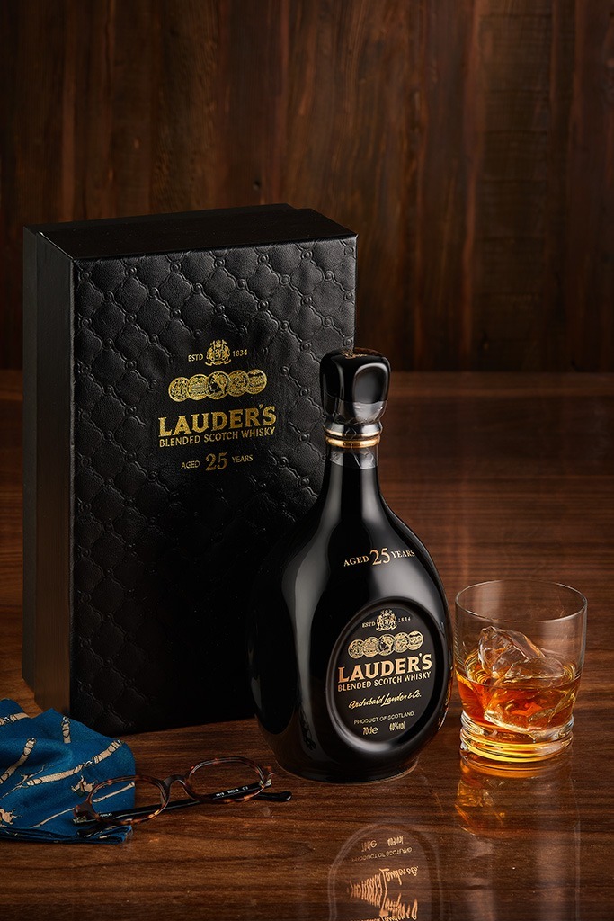 Lauder's 25 years Blended Scotch Whisky｜WINE TIME｜酒在當下
