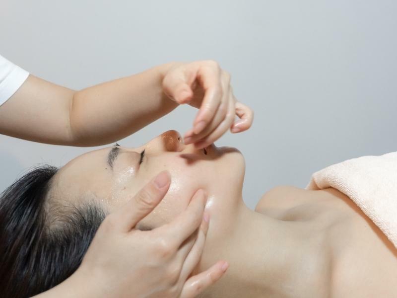 專業美容沙龍護理，調理油肌痘痘肌