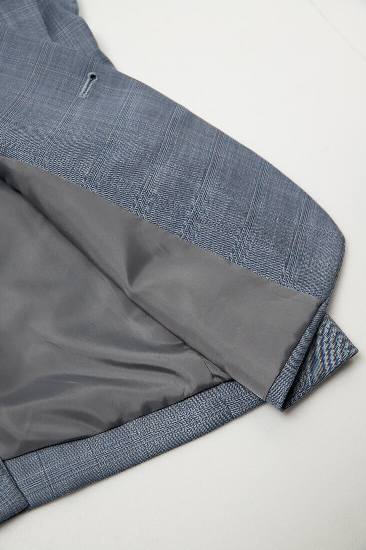 淺藍色西裝外套-下擺設計