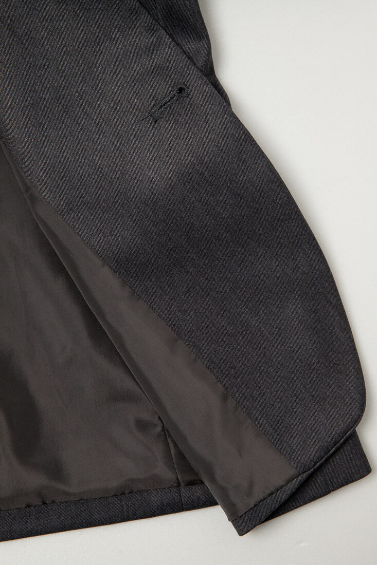 鐵灰色西裝外套-下擺設計