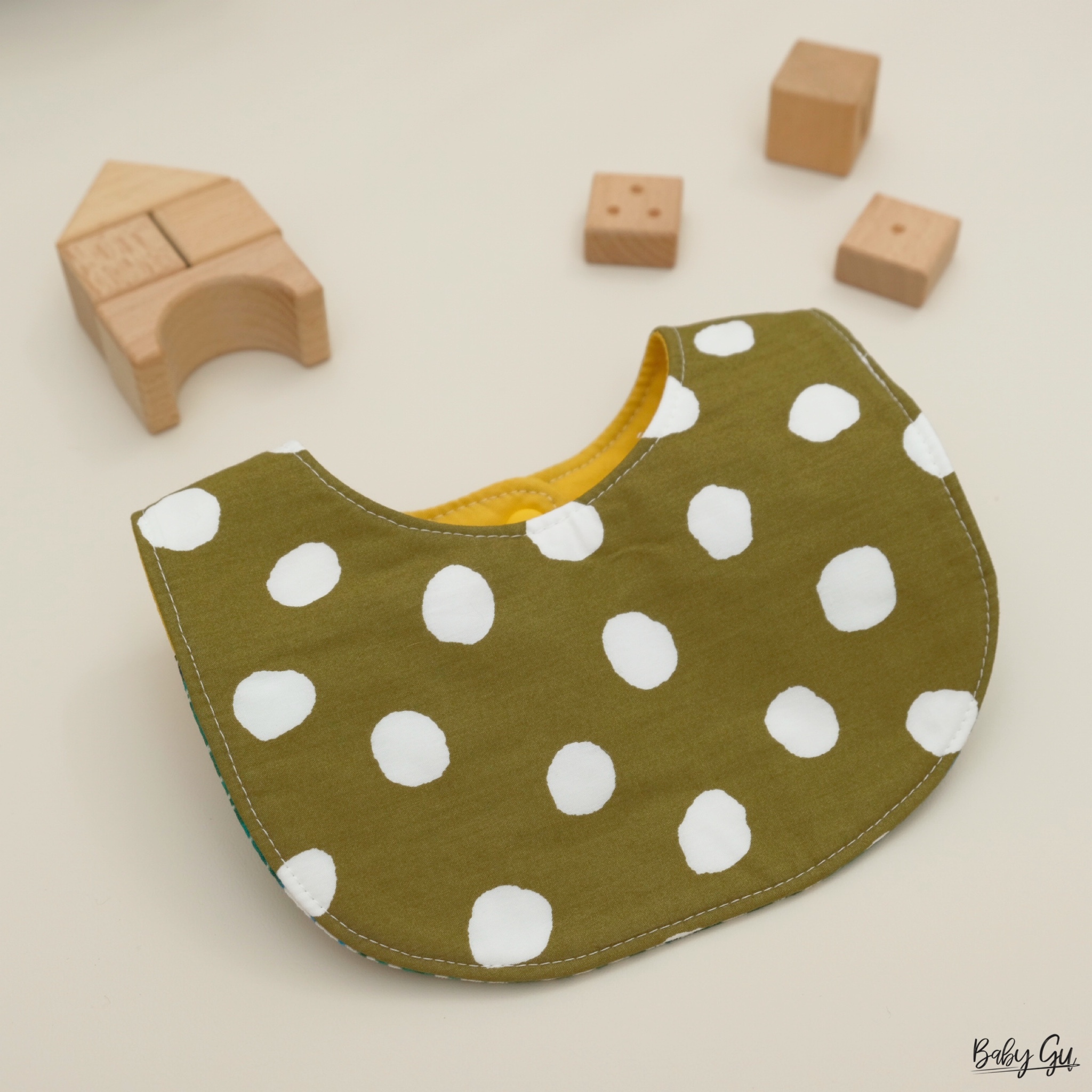 綠色點點/幾何圖形口水肩