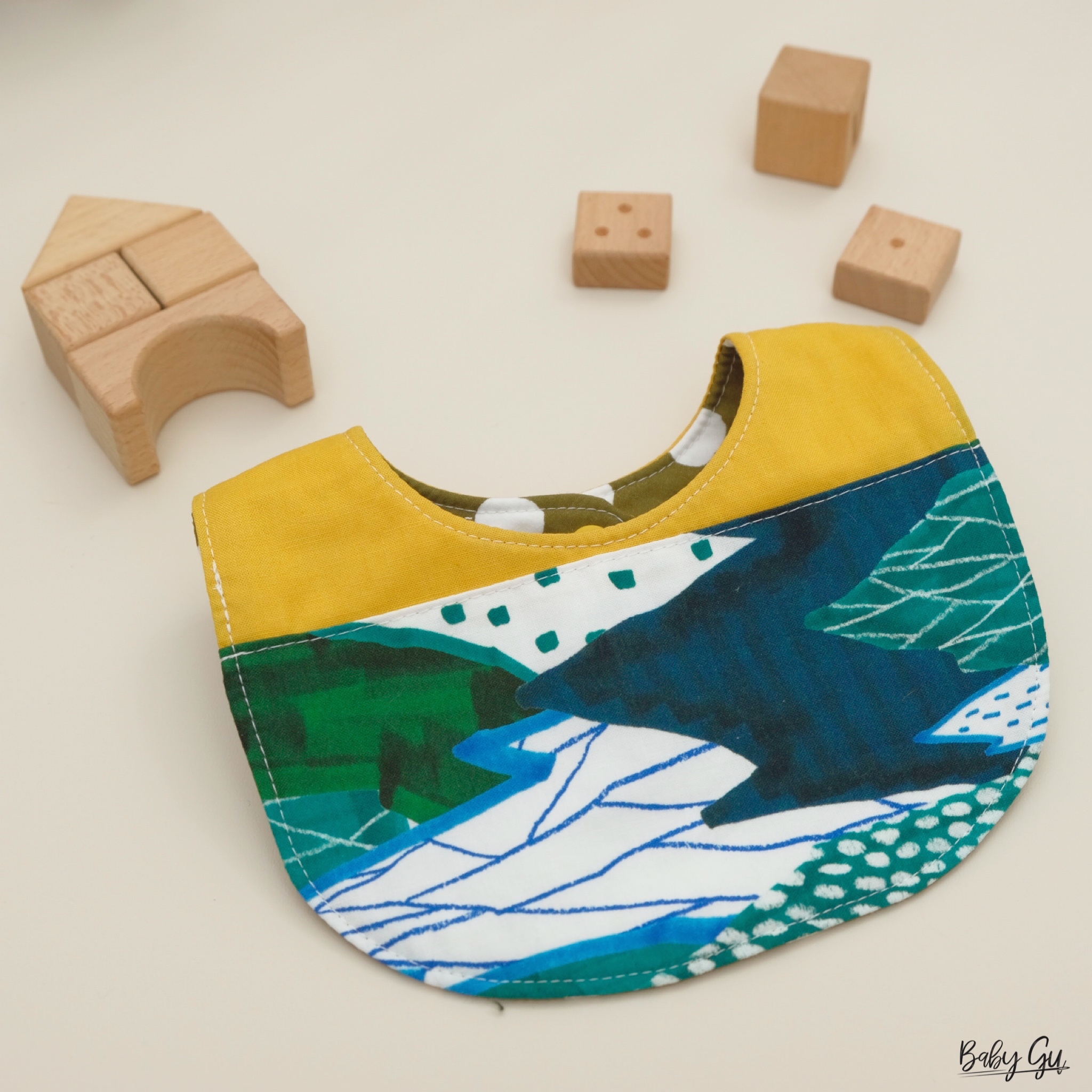 綠色點點/幾何圖形口水肩