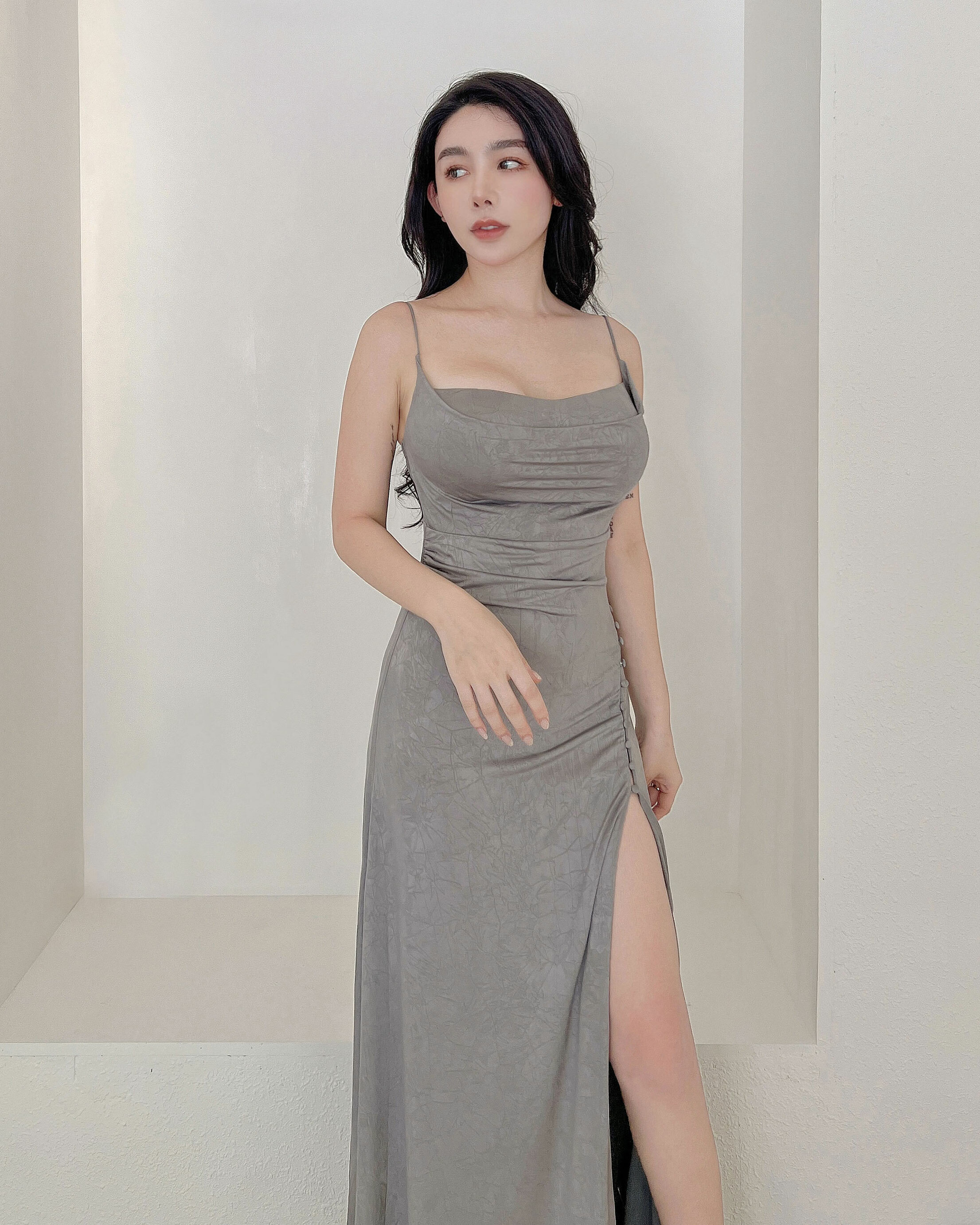 訂製-女神垂領抓皺側開高衩鈕扣長洋