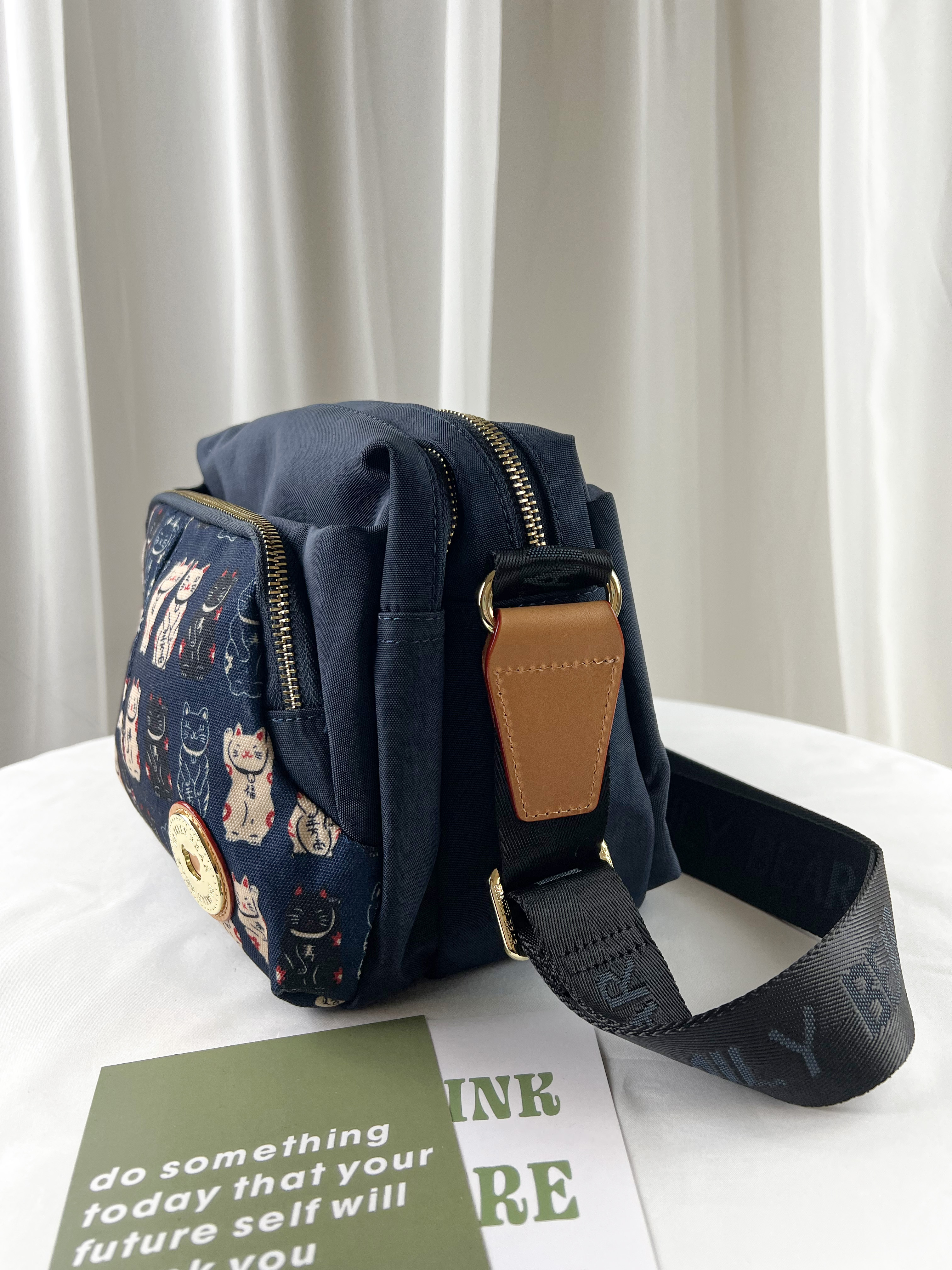 FamilyBear 招財貓拼色防潑水側背包   #2812