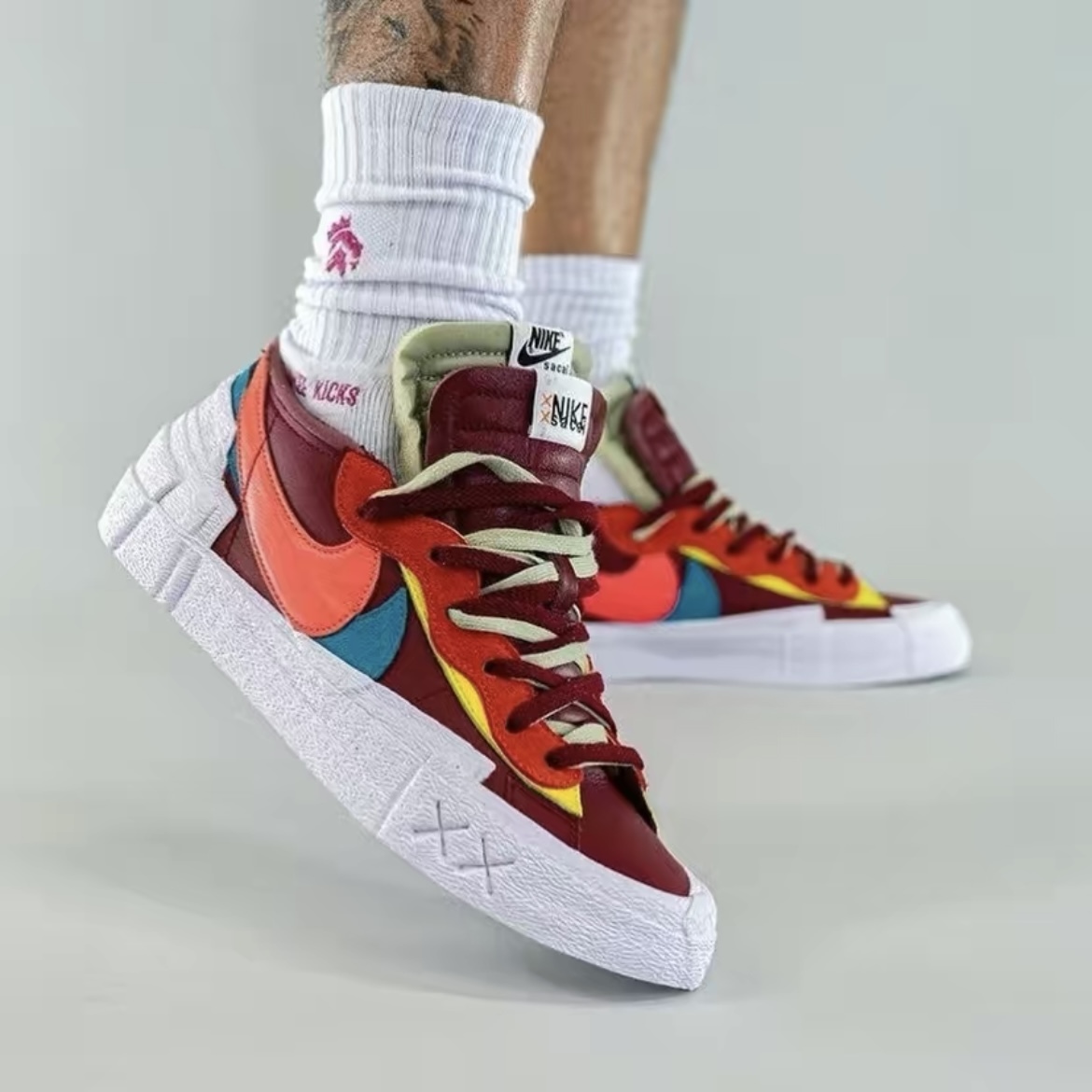 【APAIR】出清 KAWS x Sacai x Nike Blazer Low 酒紅 DM7901-600