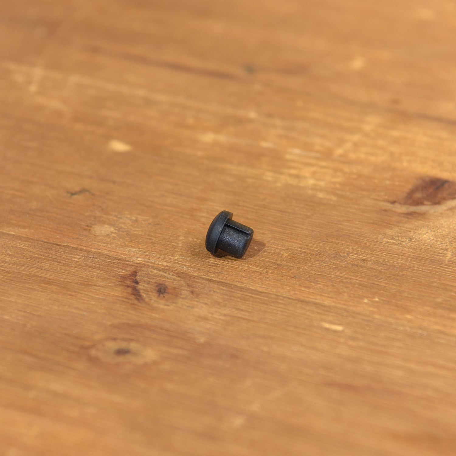 日本進口 渡邊商店 #271-4B #4 黒 直立鋼琴譜架橡膠墊 (單顆)