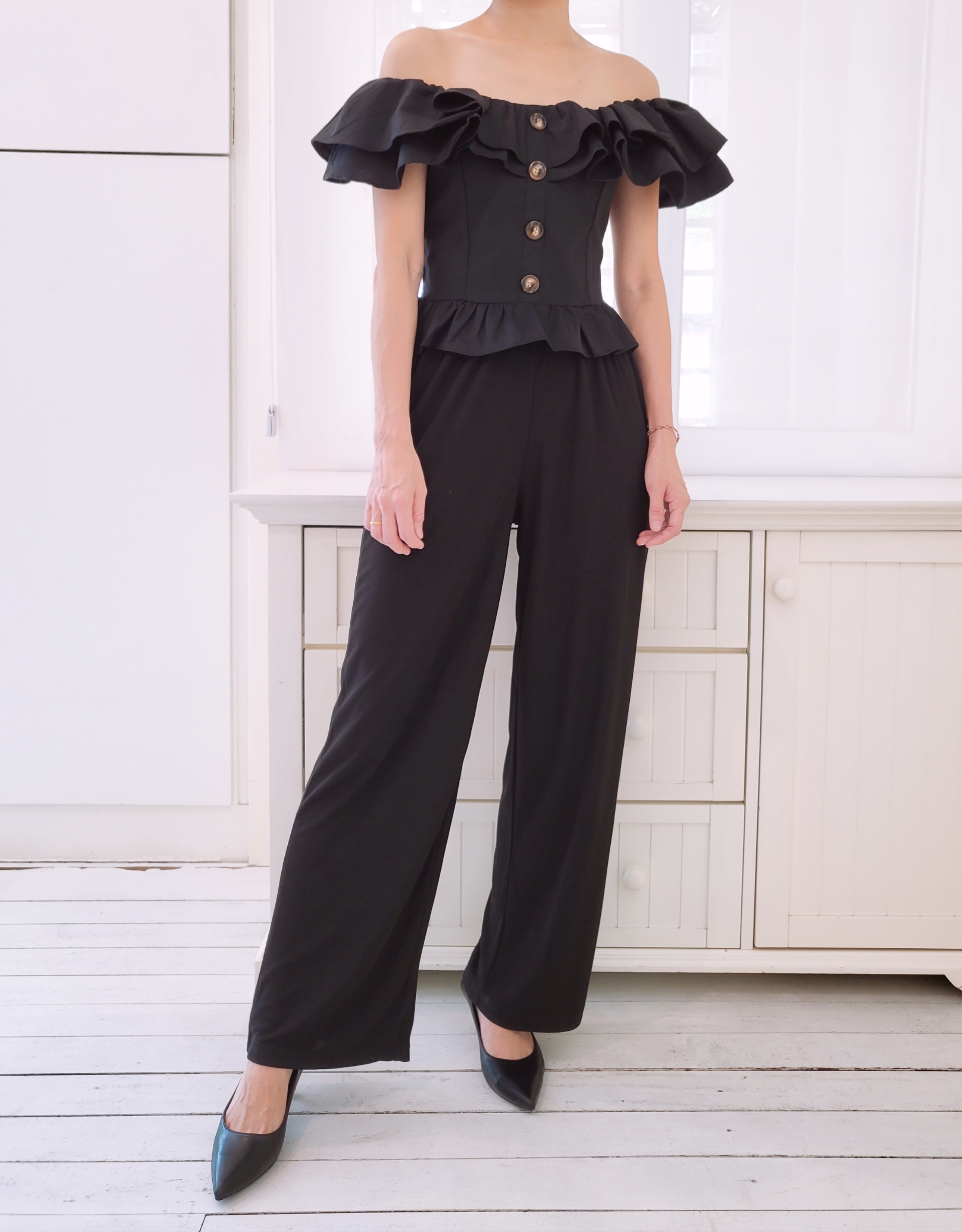 OFF SHOULDER BUTTON CROP BLOUSE