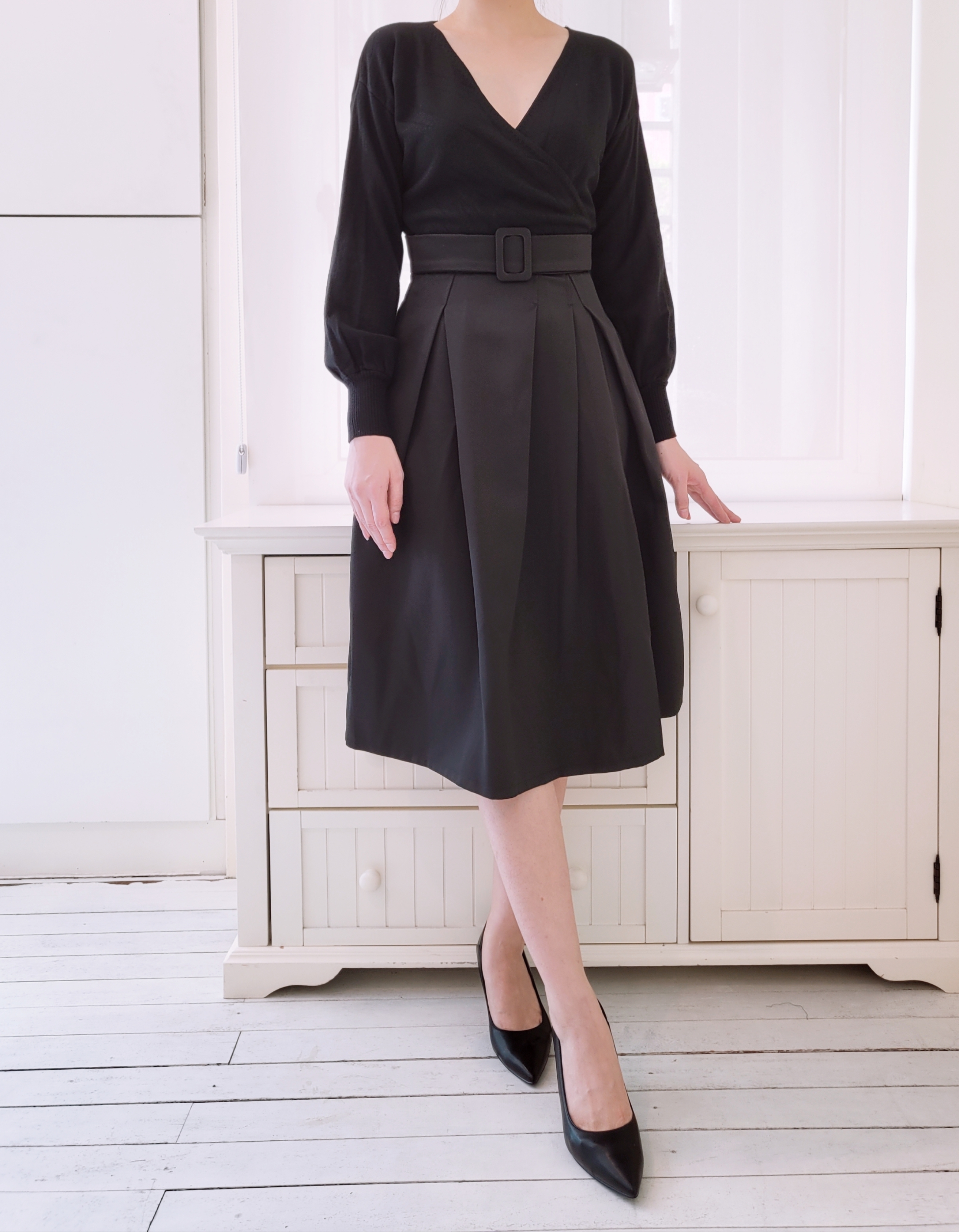 BUCKLE WAIST FLARE MIDI SKIRT