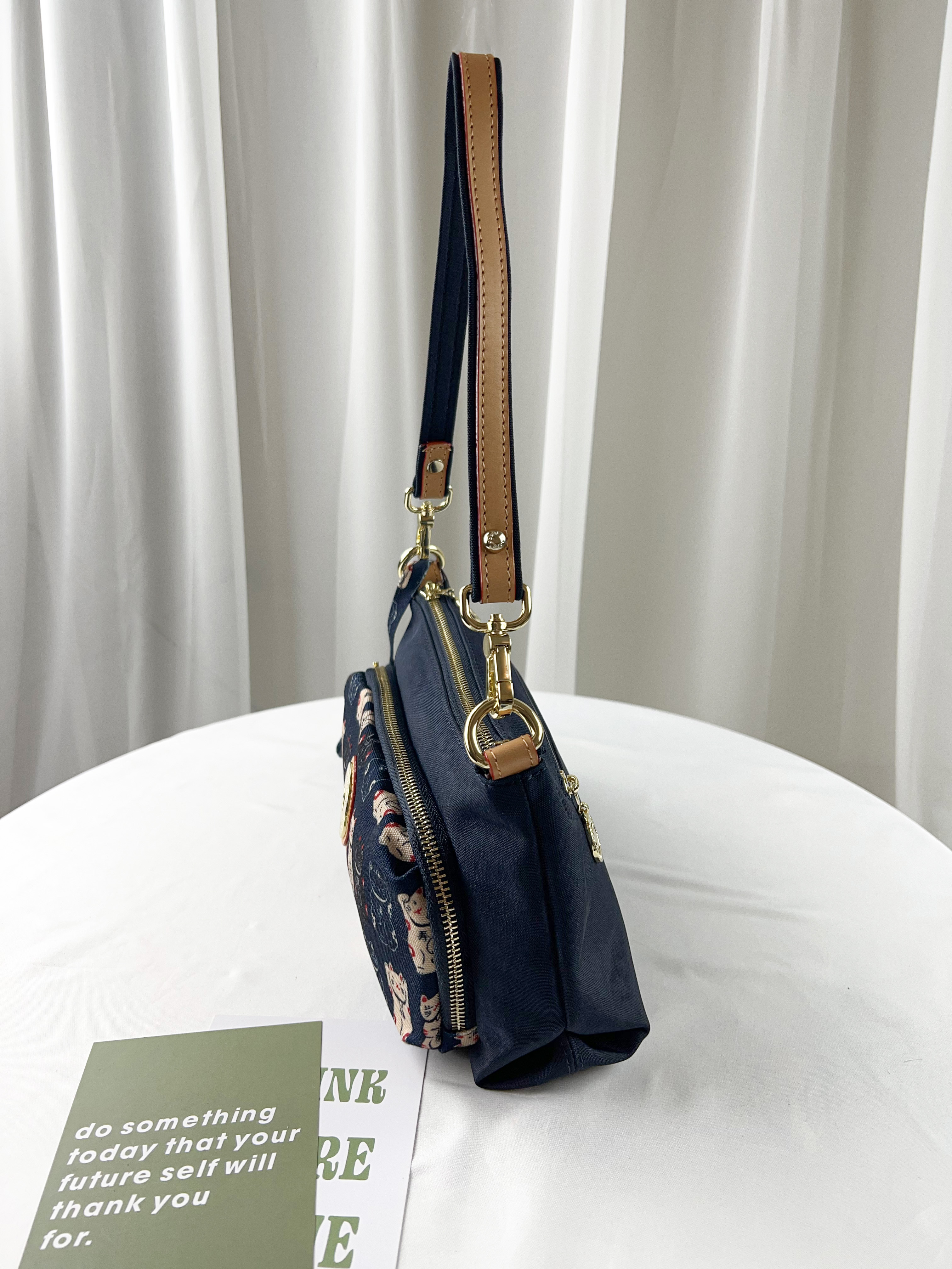 FamilyBear 招財貓拼色防潑水肩背包 / 側背包  #2813