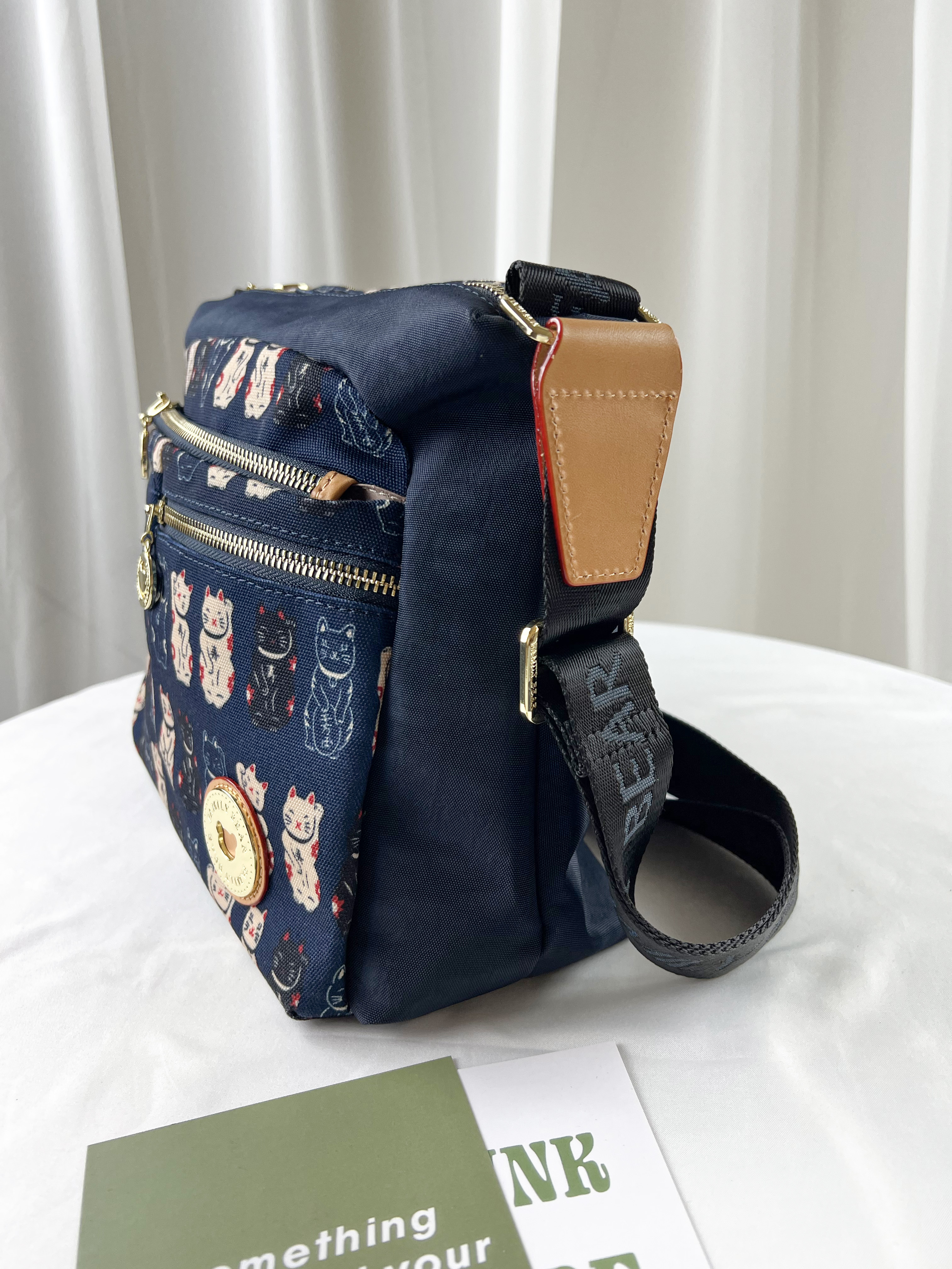 FamilyBear 招財貓拼色防潑水側背包    #2815