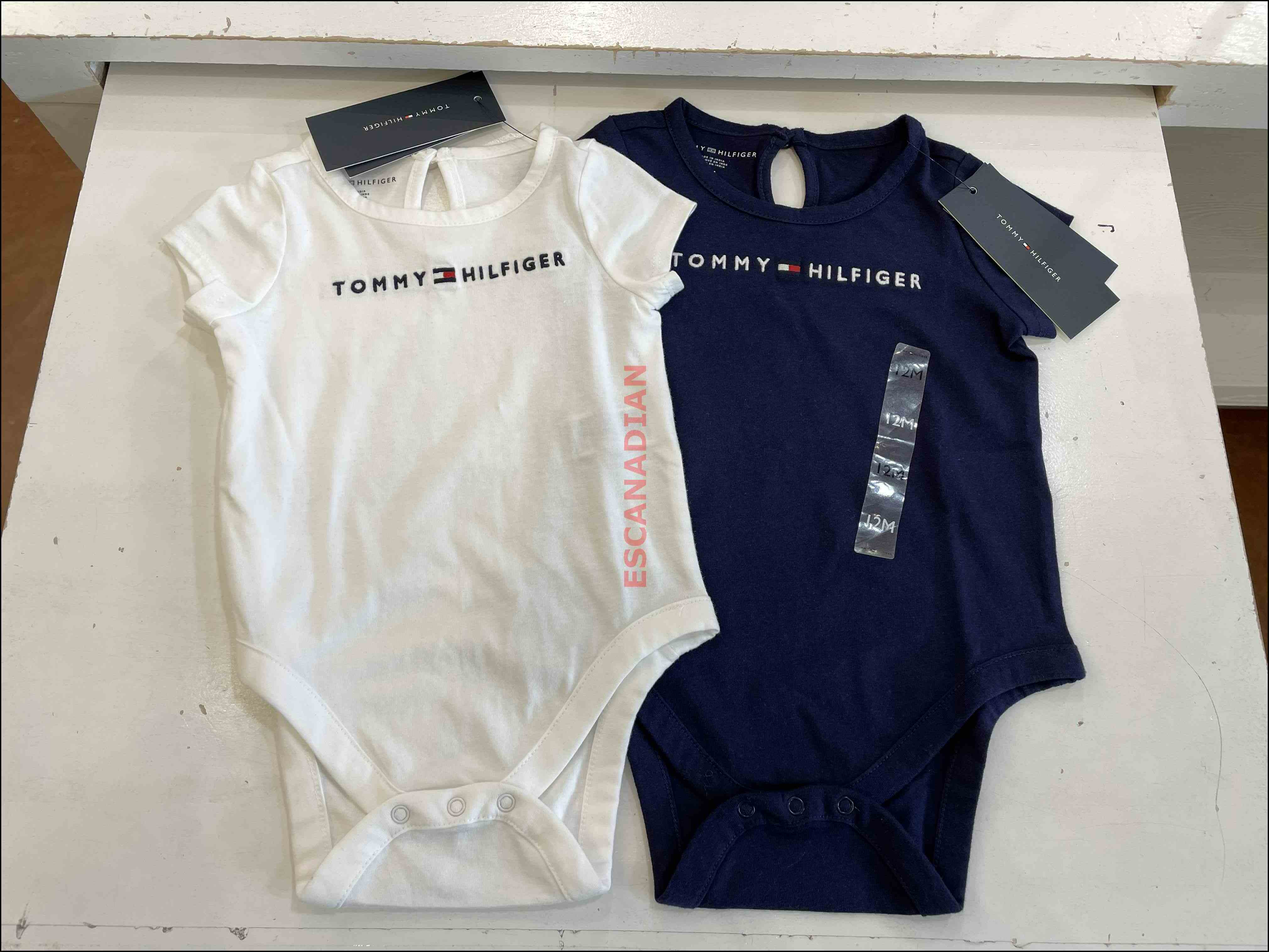 TOMMY 小女童/BABY 電繡Logo字樣 包屁衣 (2色)