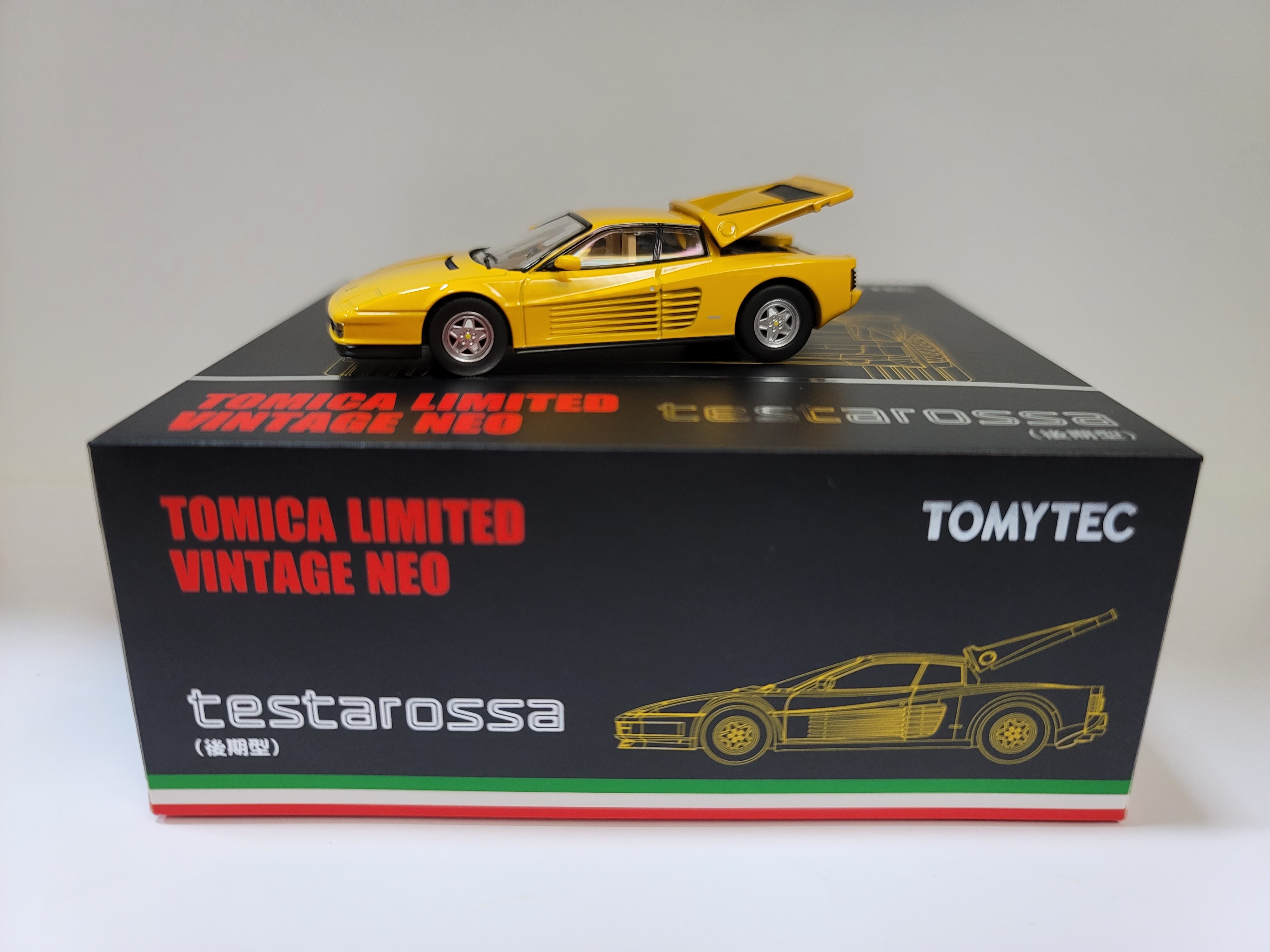 Tomica Limited Vintage NEO LV-N Ferrari Testarossa (yel