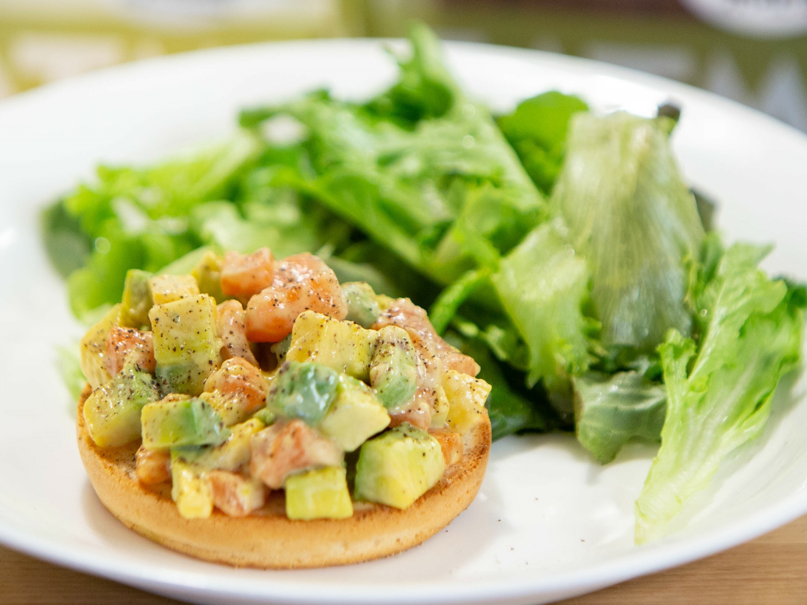 酪梨,鮭魚,米福堡,漢堡