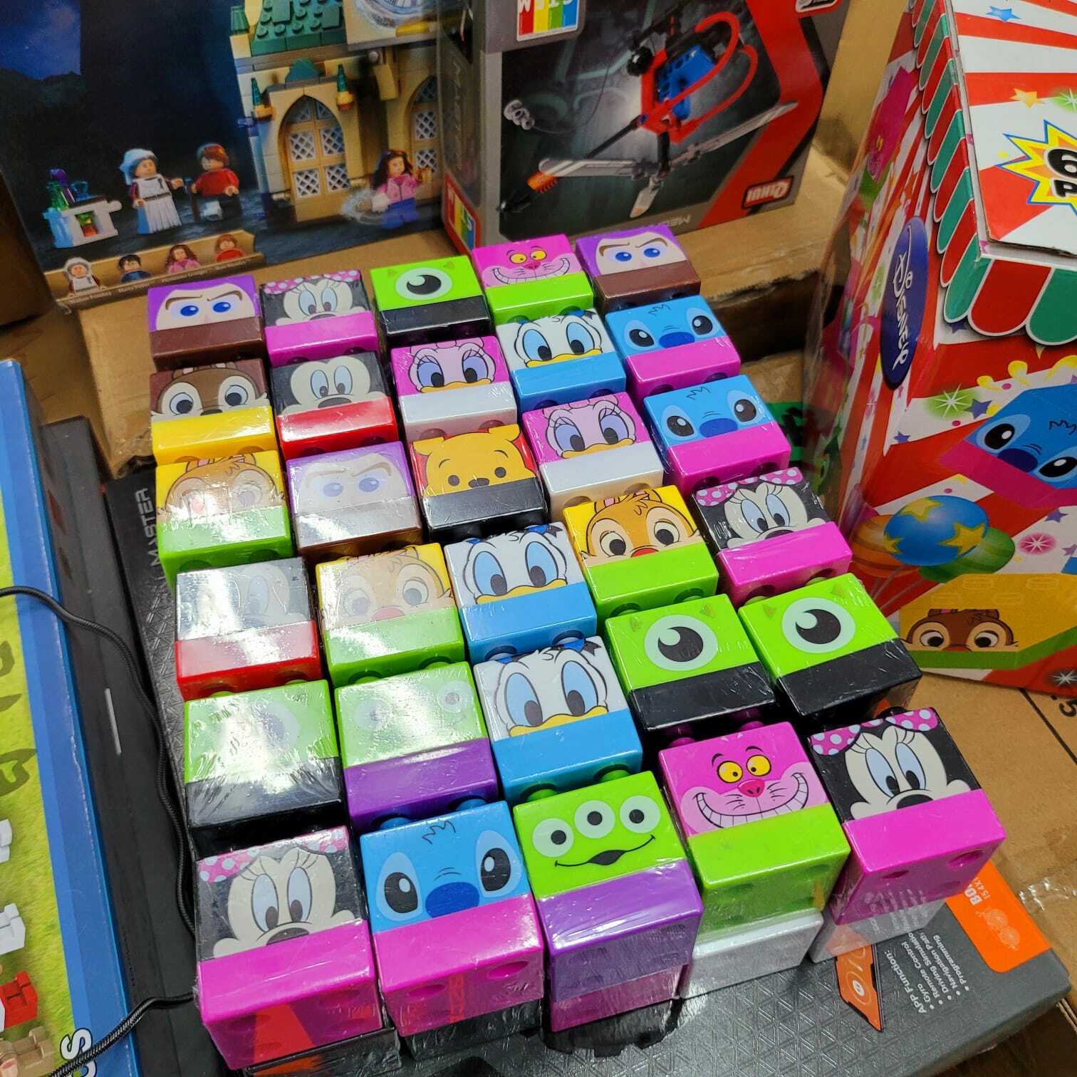 絕版罕有 Disney抽抽樂box (1盒有60粒積木磚 每粒磚會有1款Disney擦膠）