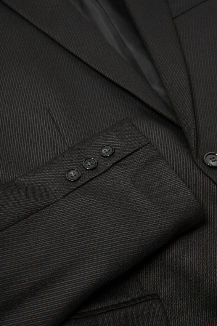 黑色斜紋西裝男正裝-排釦設計