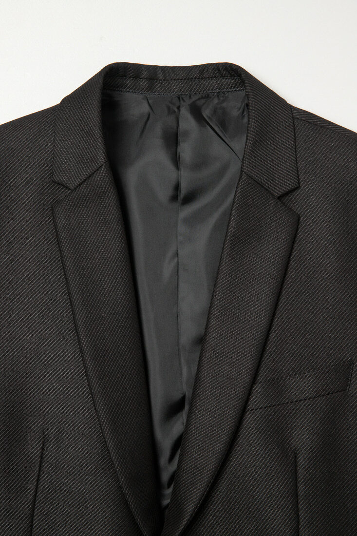 黑色硬挺西裝男正裝-領口設計