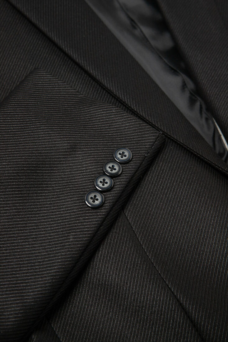 黑色硬挺西裝男正裝-排釦設計