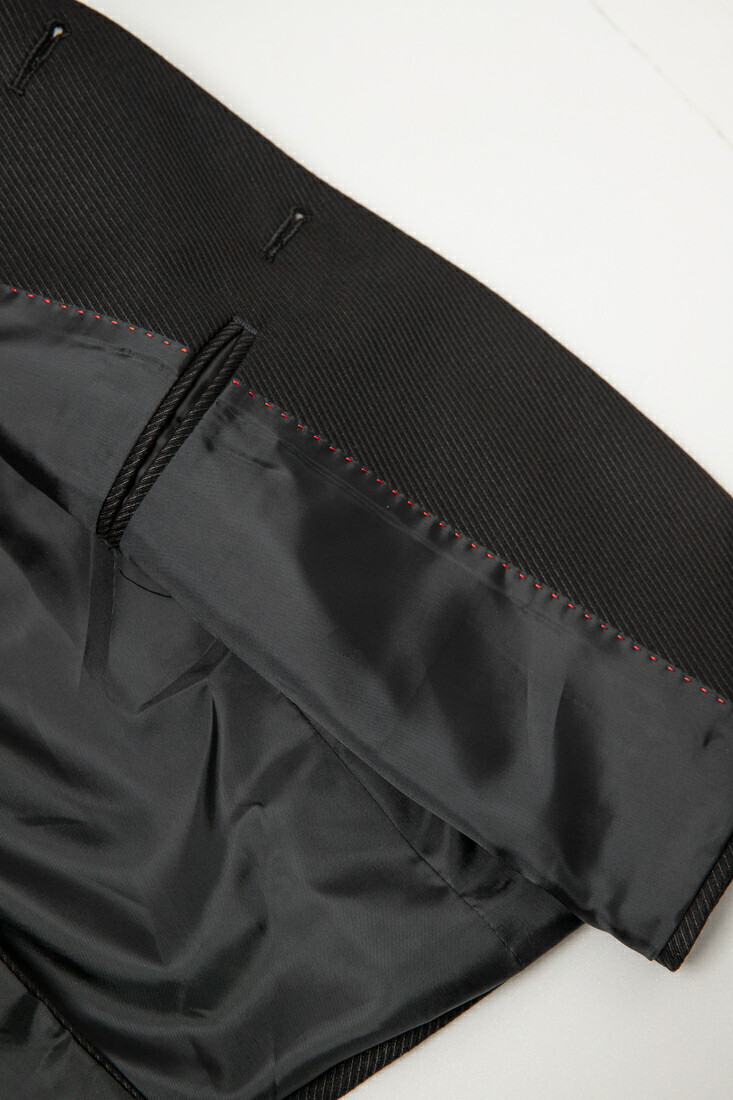 黑色硬挺西裝男正裝-下擺設計