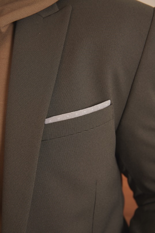 休閒灰色西裝男正裝-口袋設計