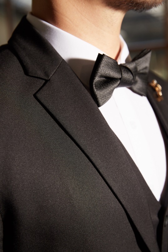 經典時尚黑色男生正裝-領結搭配