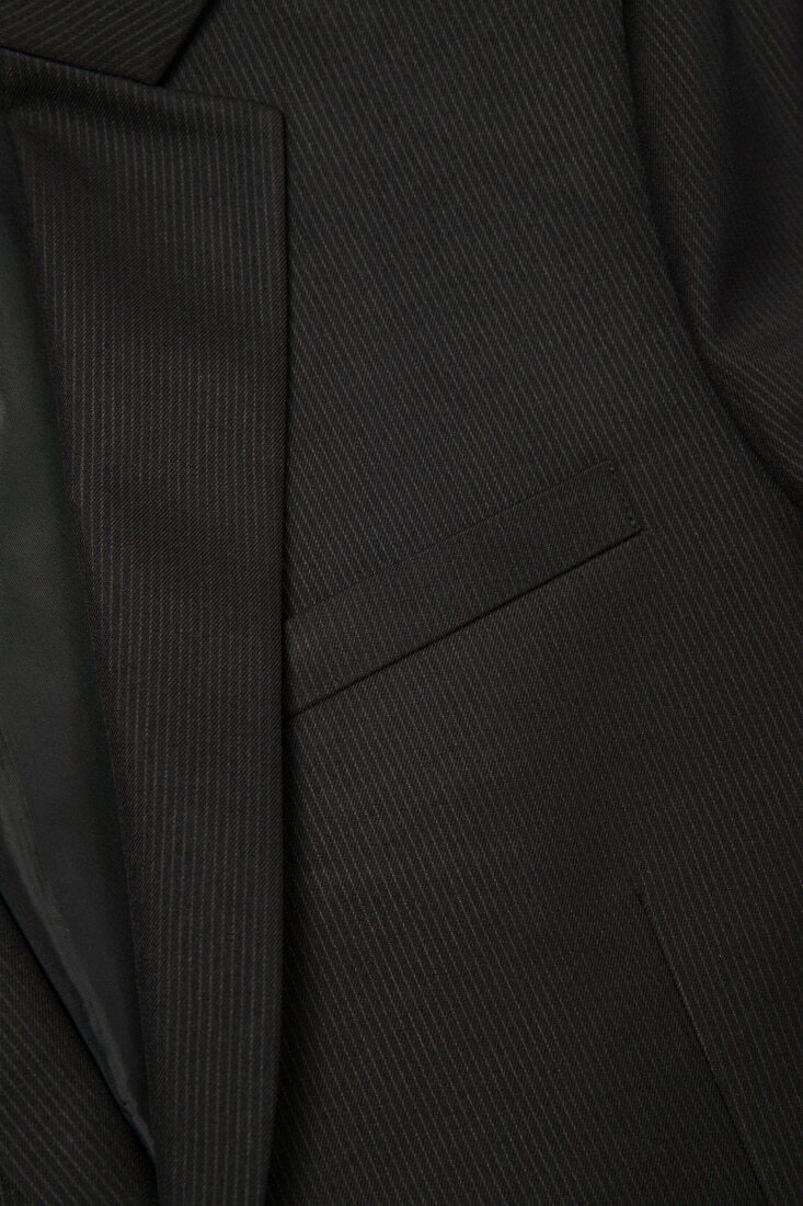 經典時尚黑色男生正裝-直條紋面料01