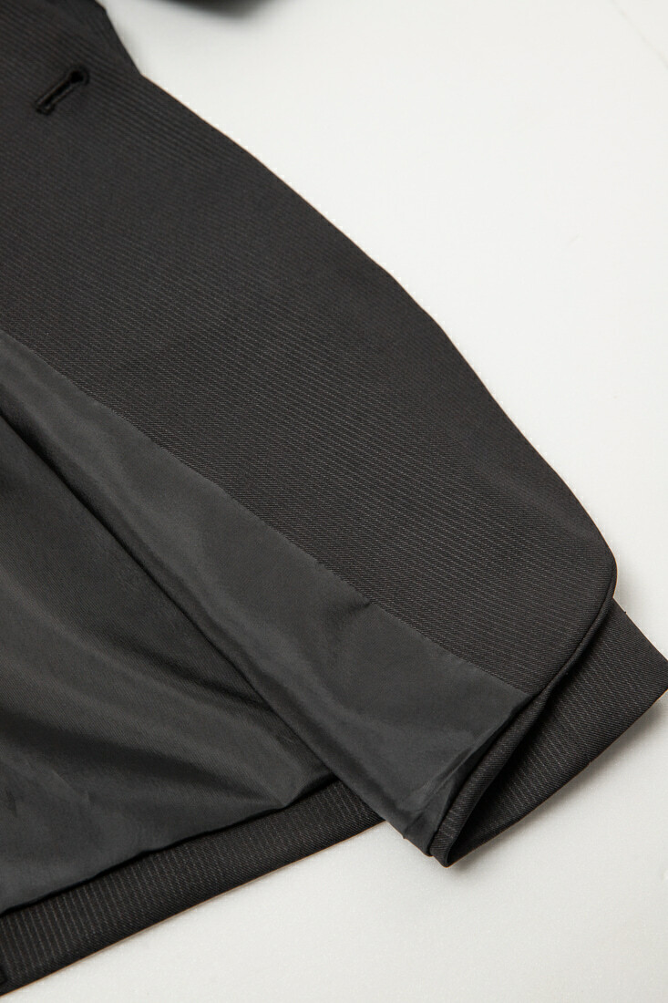 黑色直條紋男西裝-下擺設計