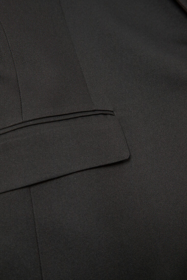 黑色素面單釦男西裝-口袋設計