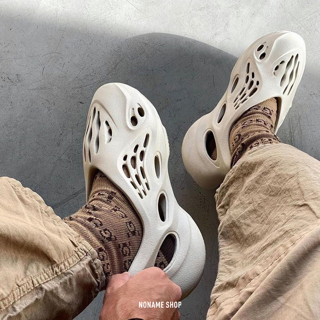 ADIDAS YEEZY FOAM RUNNER "SAND" 淡漠沙