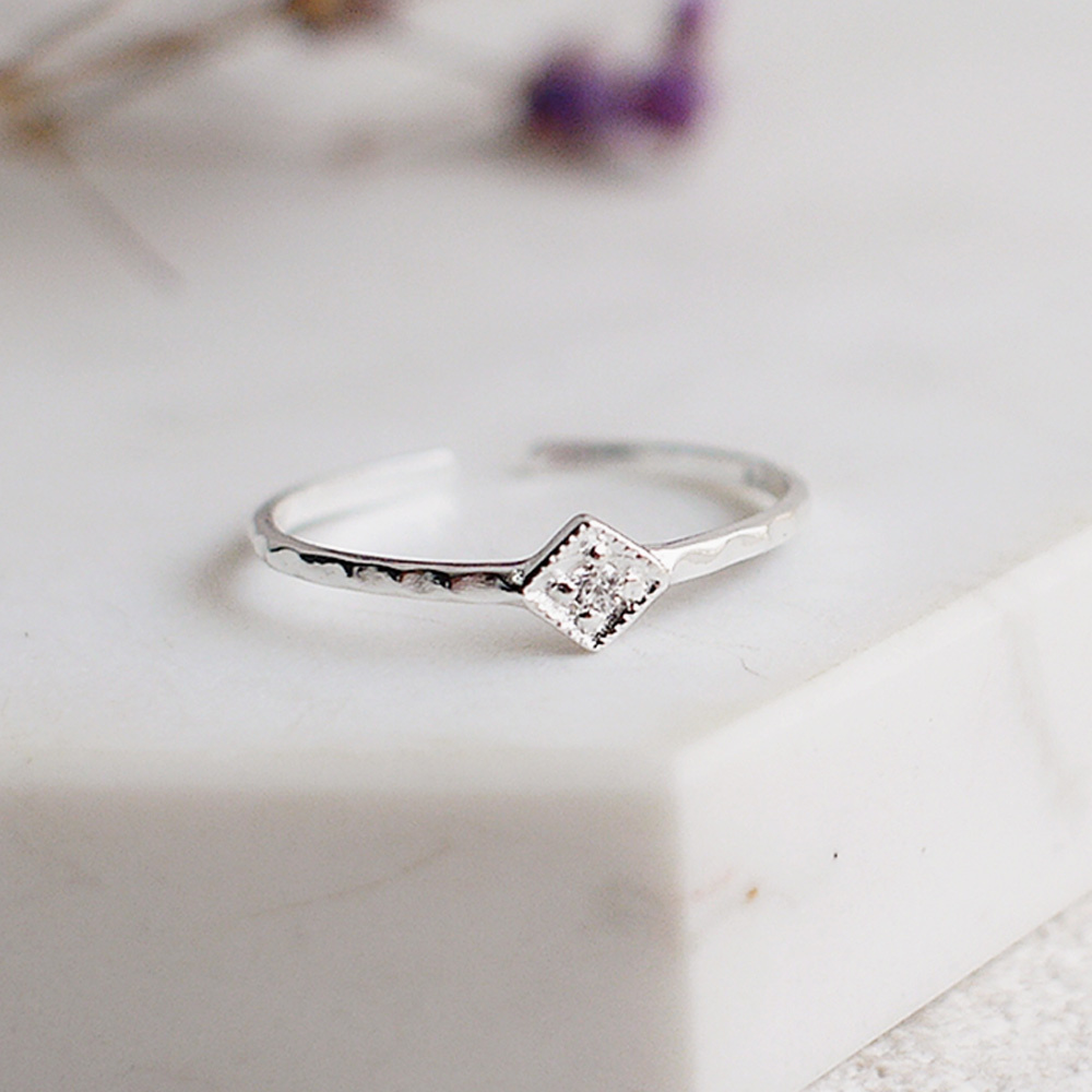 指尖上的皇冠純銀戒指/DR705N