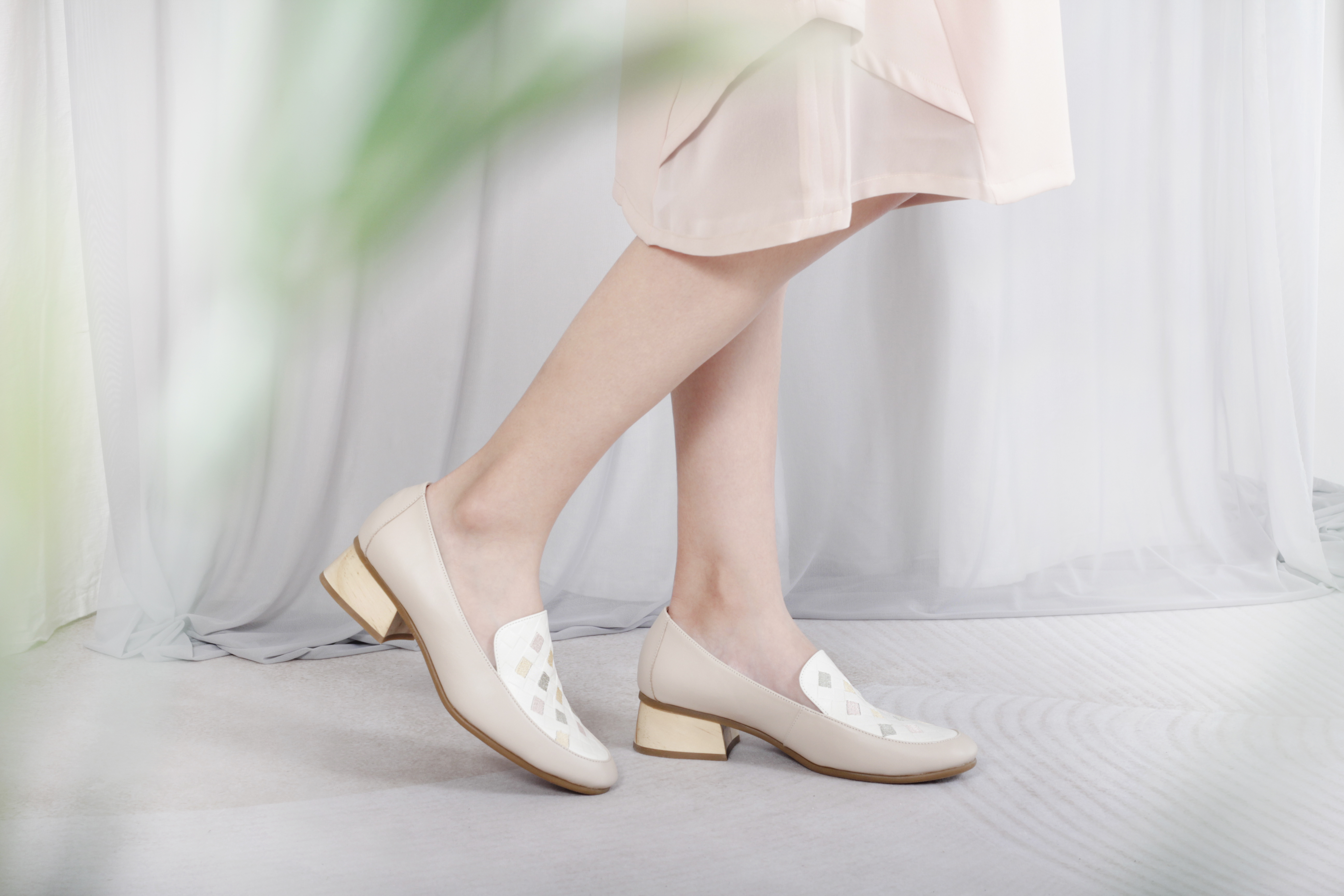 實木低跟樂福鞋｜磚牆間 (杏粉白)