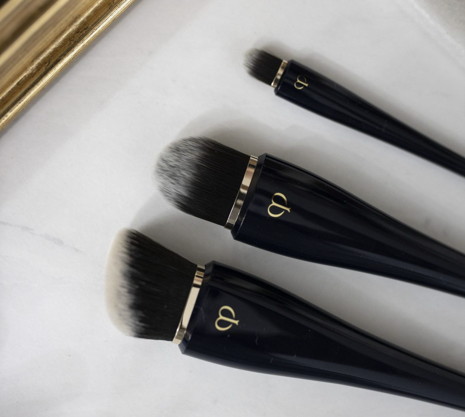 Cle De Peau High Coverage Brush/Conceal Brush/Powder