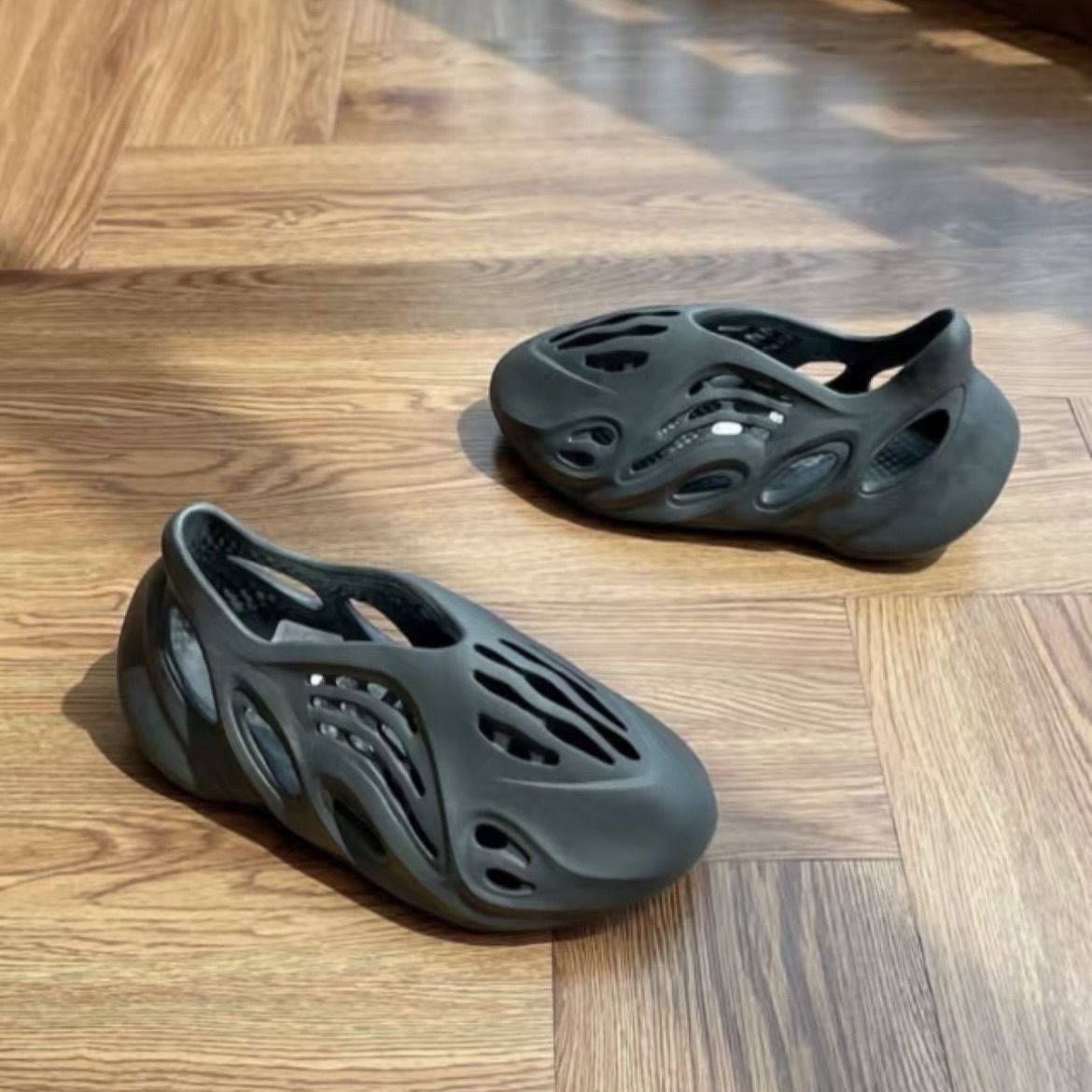 adidas Yeezy Foam RNR "Onyx" 黑魂 HP8739