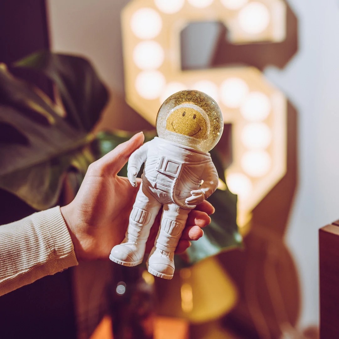 Donkey X SMILEY 50週年聯名款 造型水晶球 笑臉太空人款