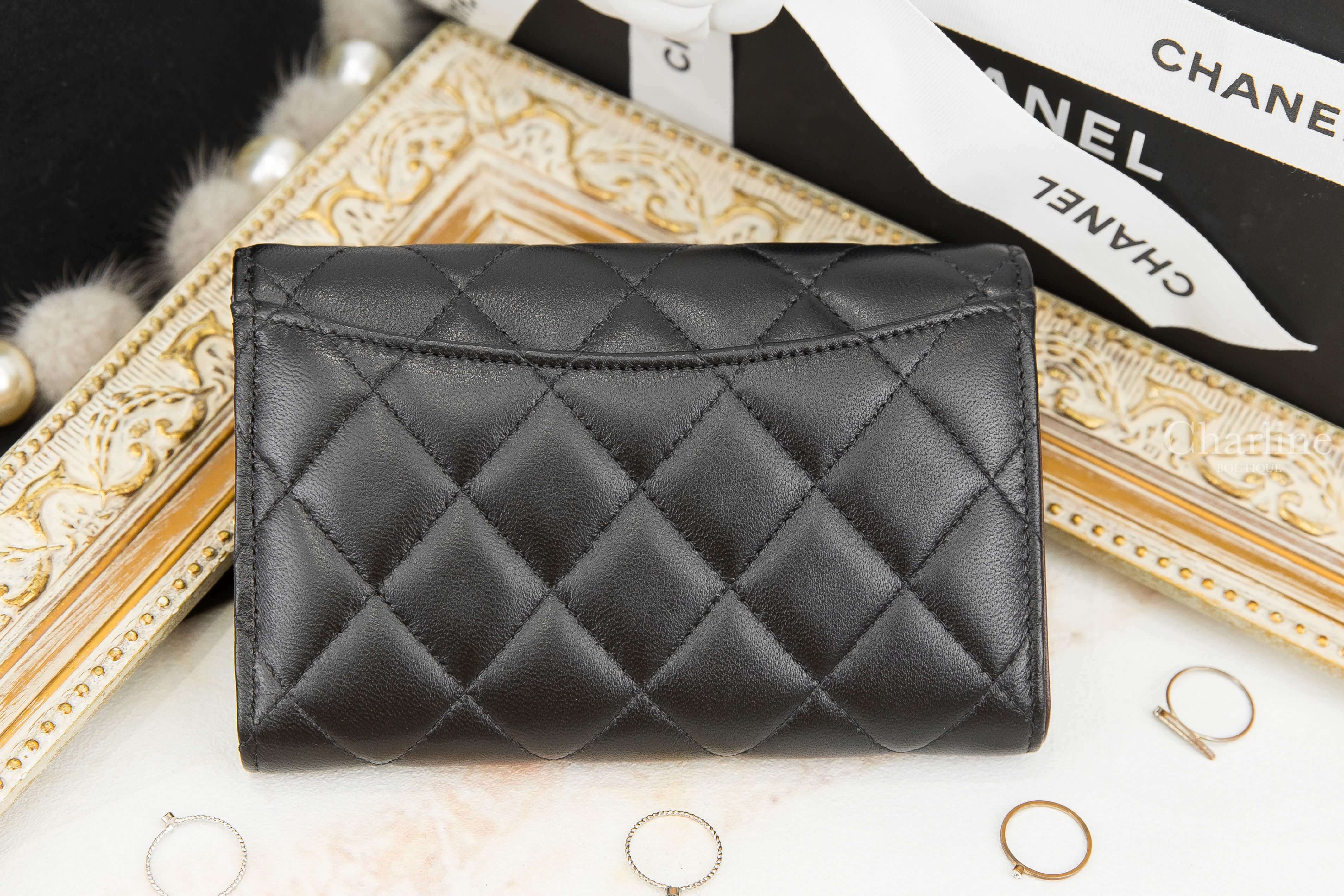 Chanel Medium Flap Wallet 黑色金CC羊皮菱格紋前釦式中夾-Charline Boutique 精品代購