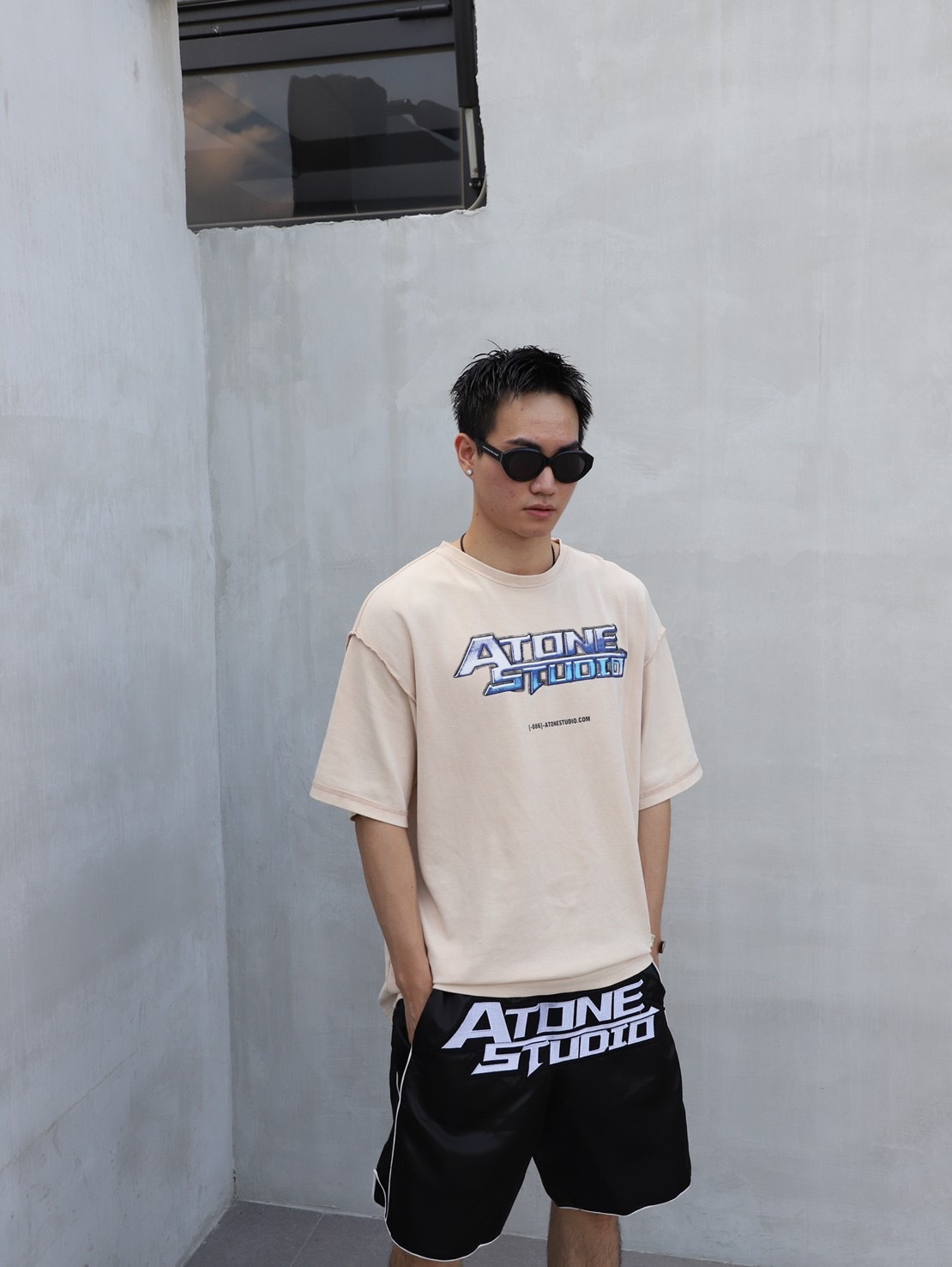 ATONE STUDIO 金屬藍光Logo 反車線米白短袖 T acid washed oversized