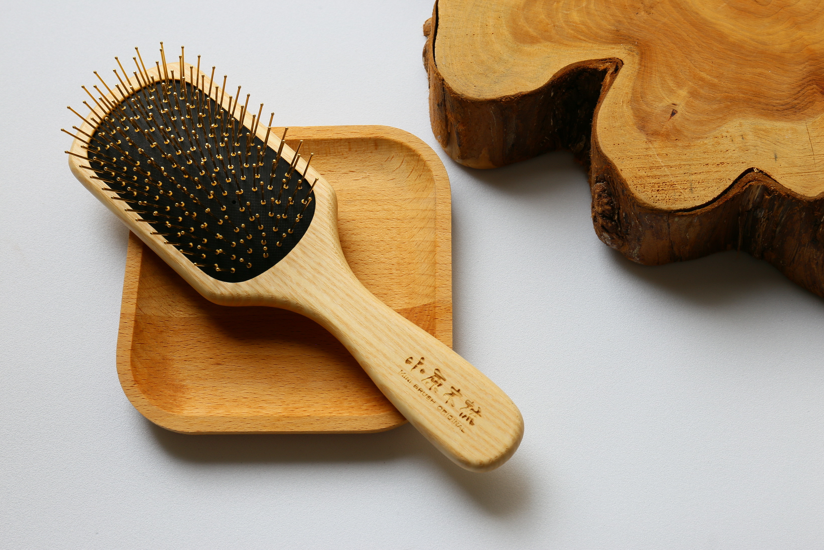 【小原木梳】水曲柳木氣墊針灸梳 細黃金針  (幫助頭皮代謝 頭皮癢)