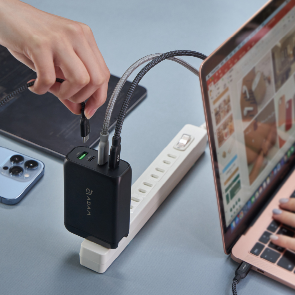 OMNIA Pro 130 130W 4-Port Power Charging Kit + PeAk II C200B USB-C to Lightning Cable